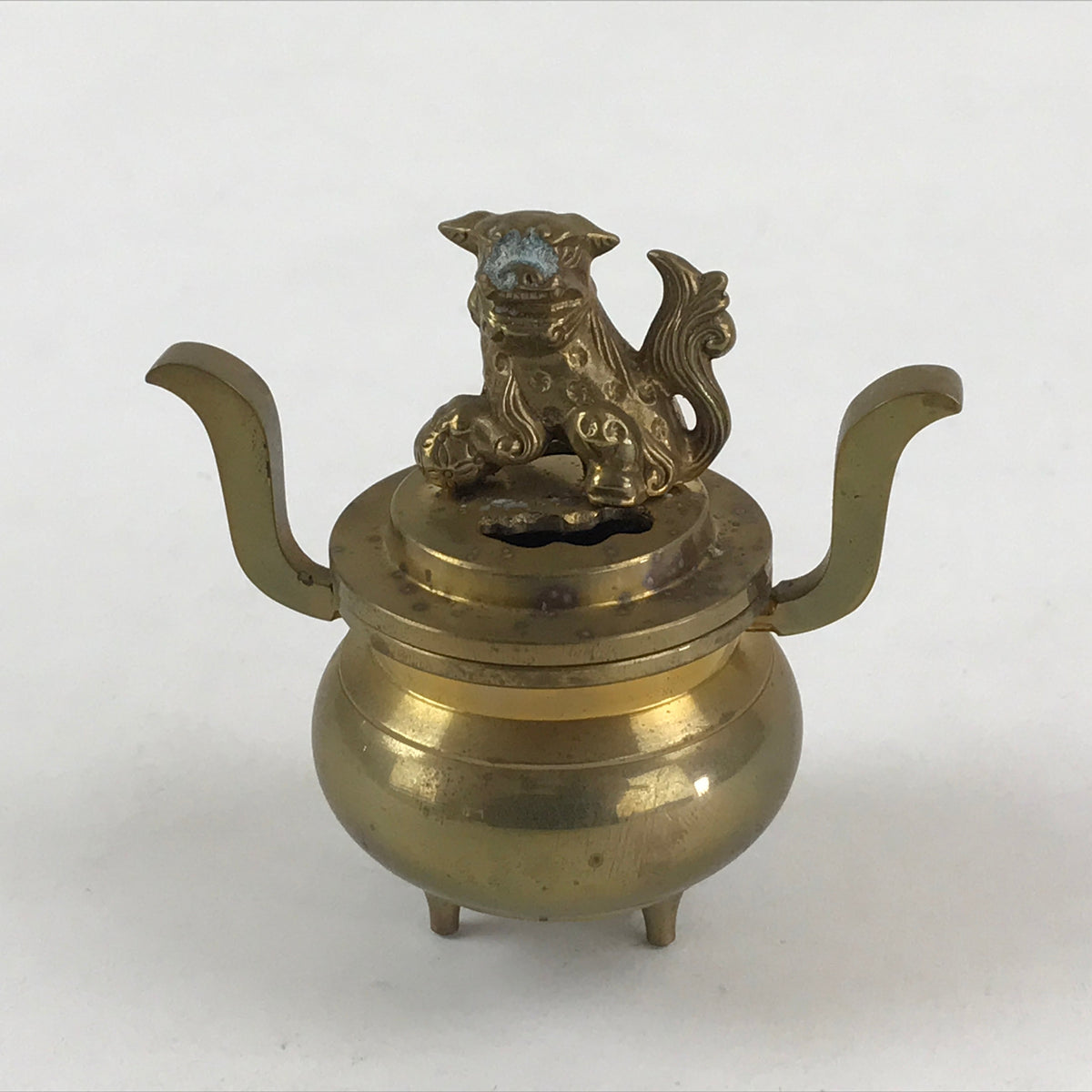 http://chidorivintage.com/cdn/shop/files/Japanese-Buddhist-Altar-Fitting-Brass-Incense-Burner-Vtg-Koro-Gold-Shisa-BA38_1200x1200.jpg?v=1694462047