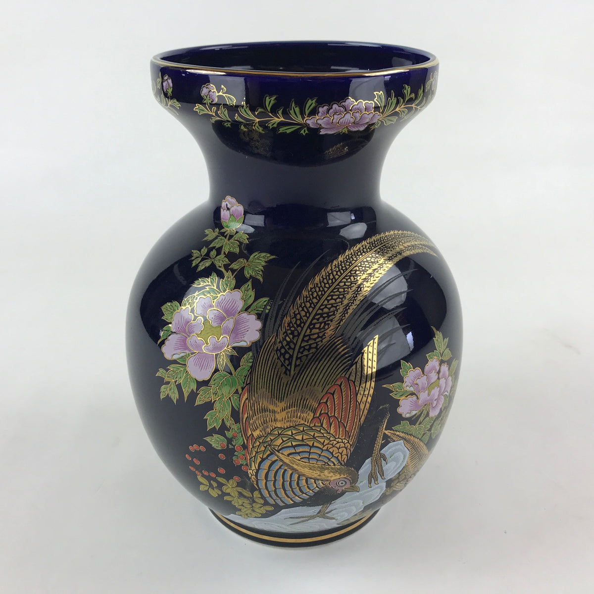 Flower vase. JadeJapanese Kutani ware. ktn-k7-1299-