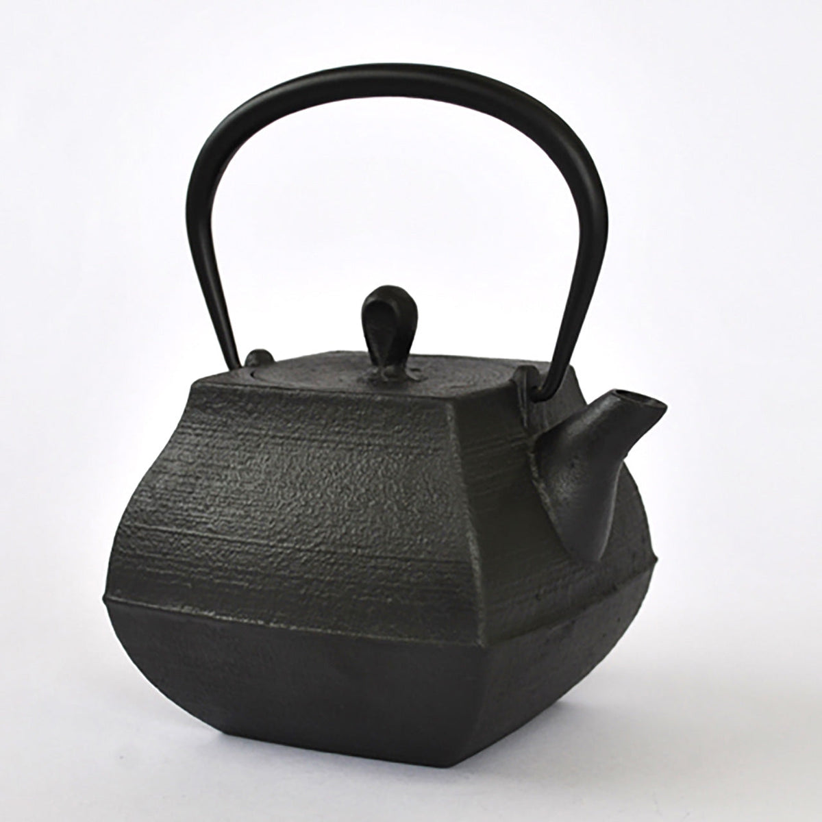 Introducing The Iconics Collection: Bakeware & Tea Kettle