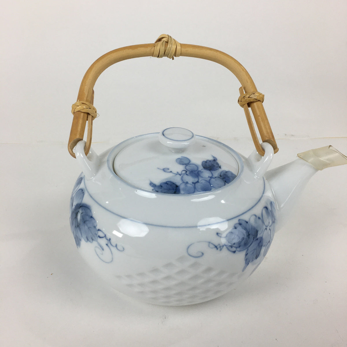 http://chidorivintage.com/cdn/shop/products/Japanese-Mino-Ware-Cups-Teapot-Vtg-Boxed-Porcelain-Yunomi-Kyusu-Sencha-PX587-2_1200x1200.jpg?v=1643051984