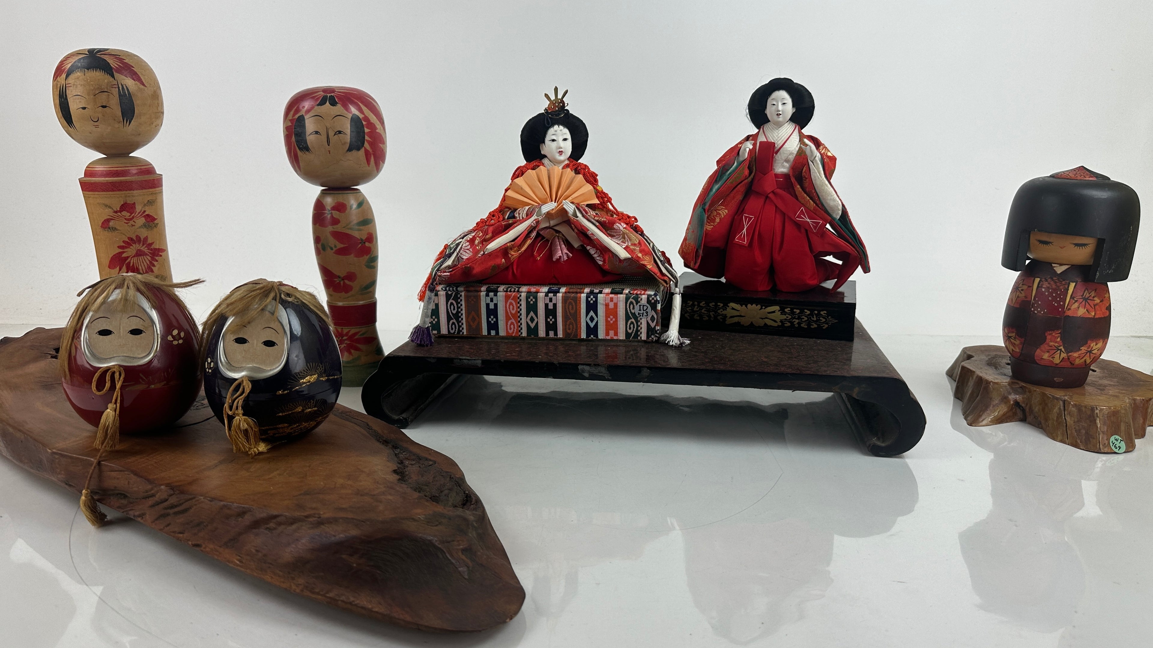 Unveiling the Charm of Japanese Dolls: Discover Hina and Kokeshi Dolls