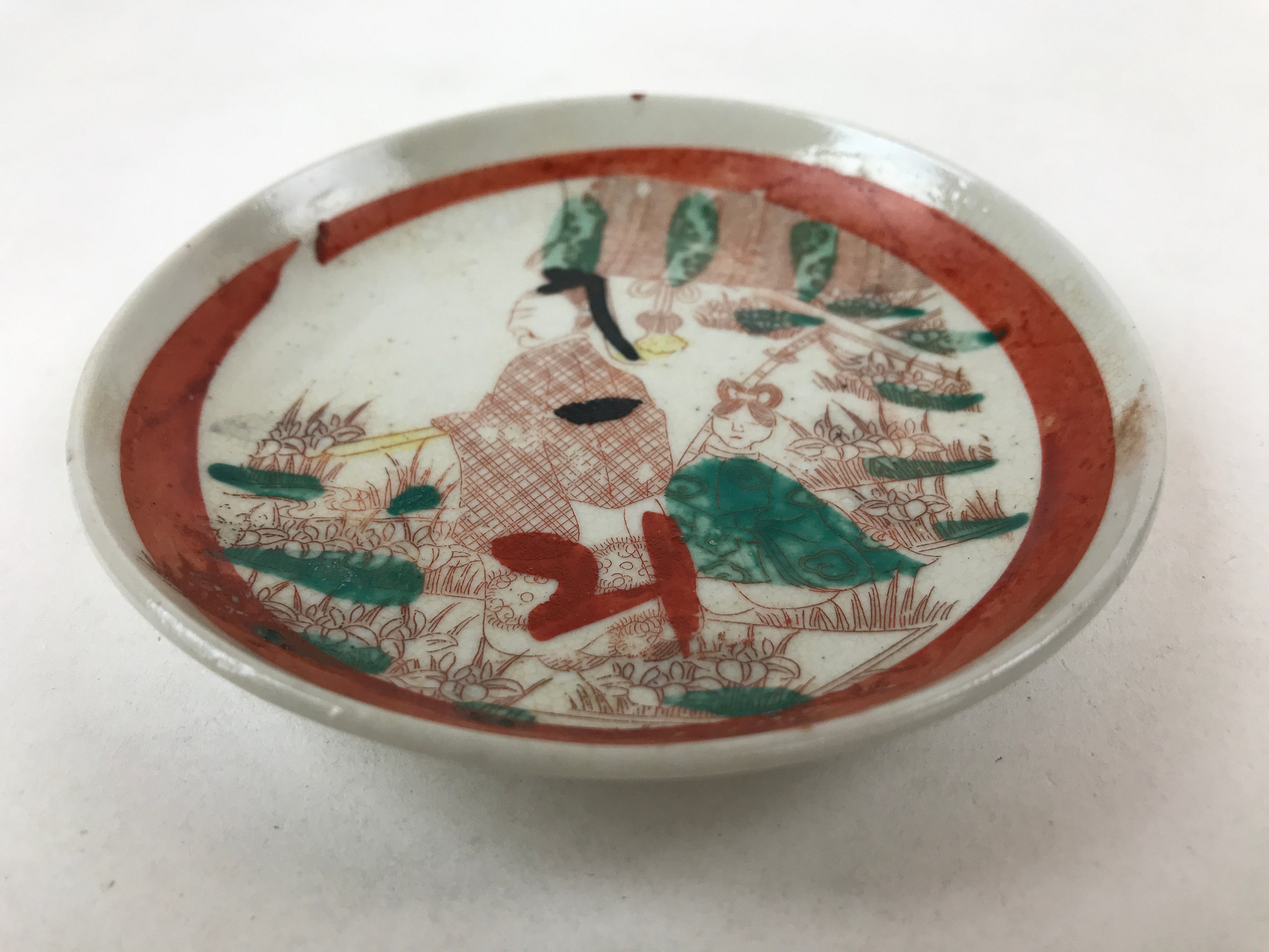 Antique Japanese Ceramic Plate Imari Akae Man Woman Garden Red Green PY610