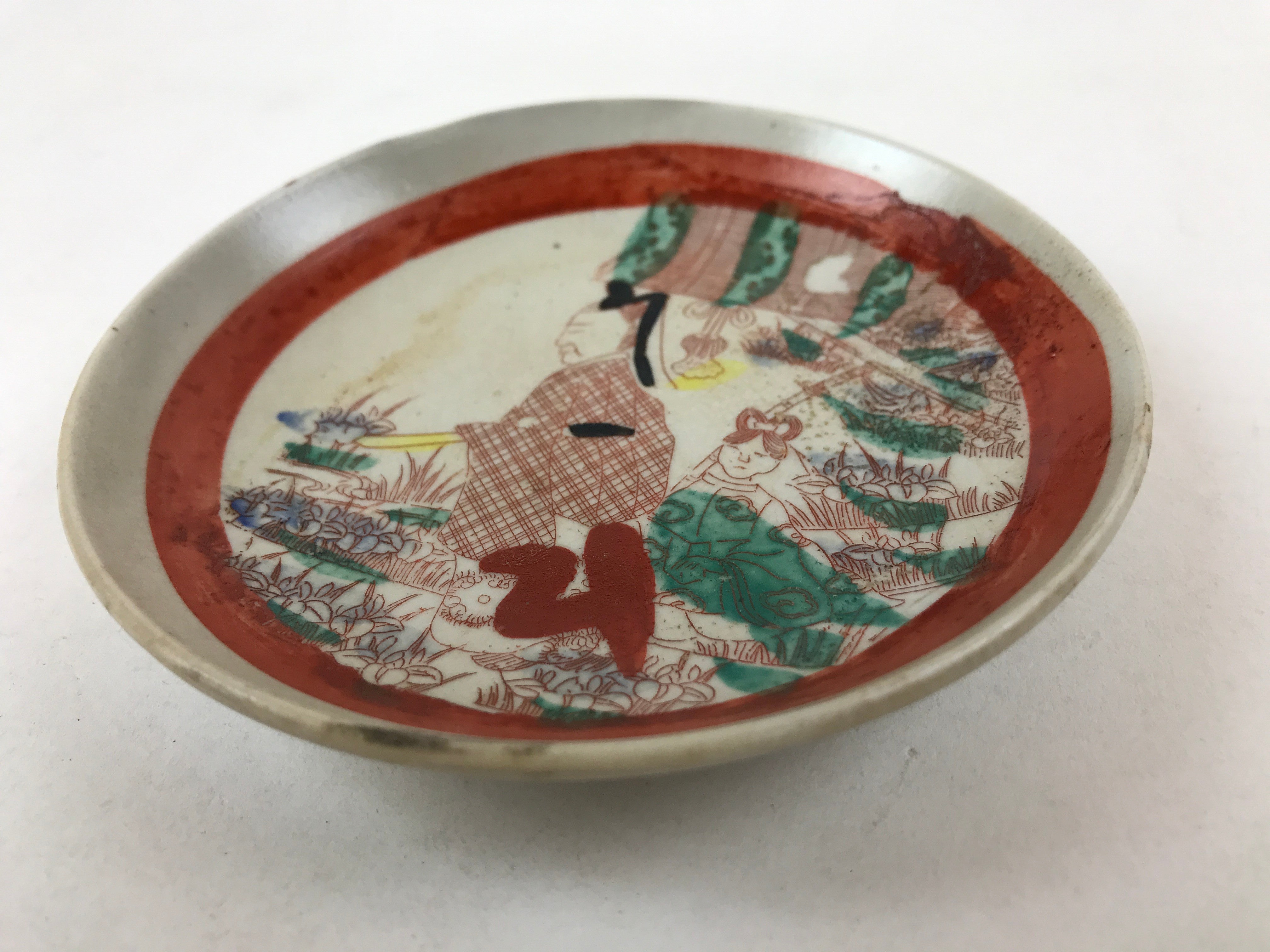 Antique Japanese Ceramic Plate Imari Akae Man Woman Garden Red Green PY611