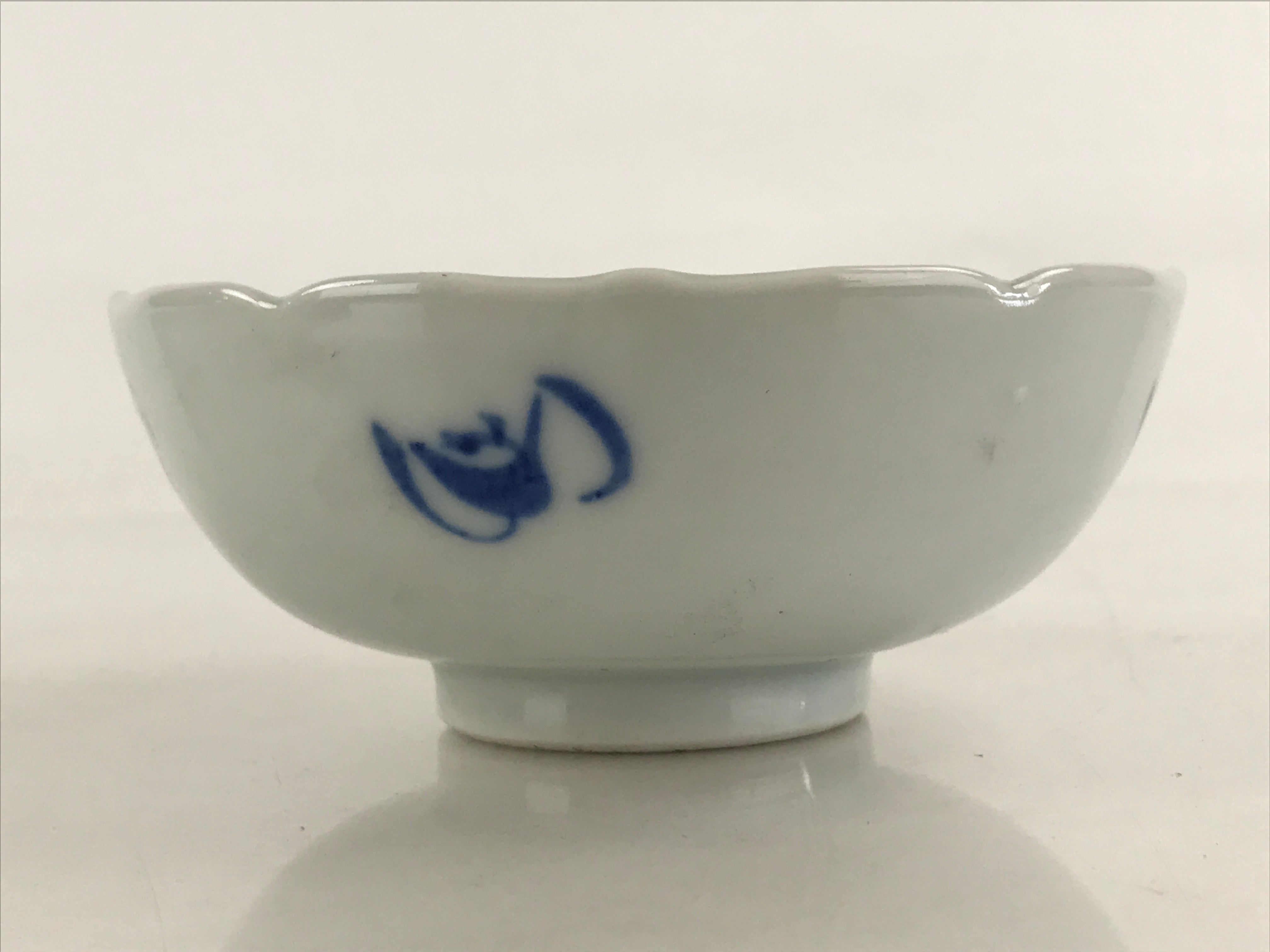 Antique Japanese Koimari Bowl Hachi Blue Sometsuke Leaves Flower Wavy Edge PY350