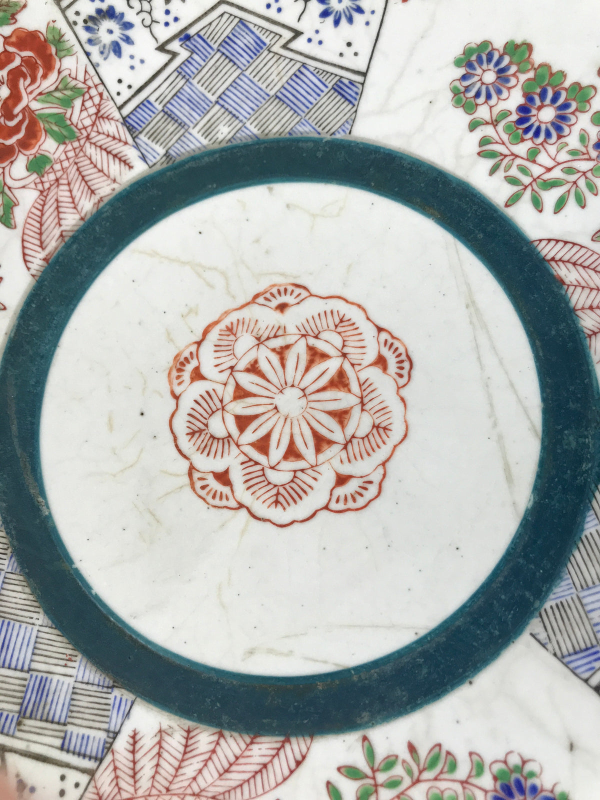 Antique Japanese Kutani Koimari Porcelain Round Plate Peony Red Blue Green PY818
