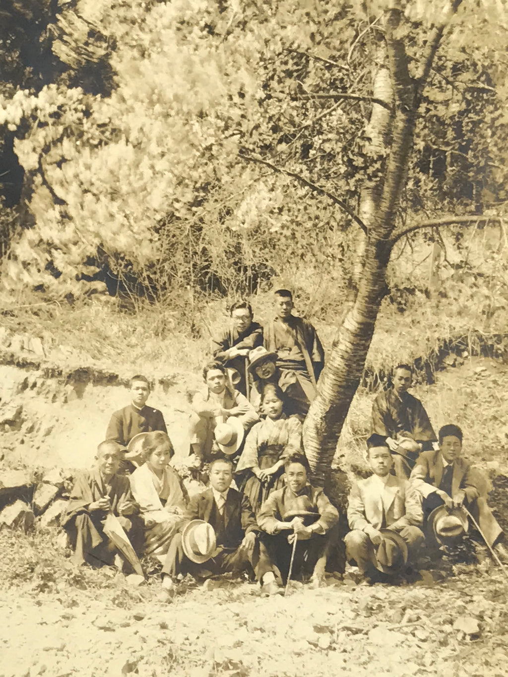Antique Japanese Taisho Era Group Travel Portrait Photograph Kimono Sepia PH51