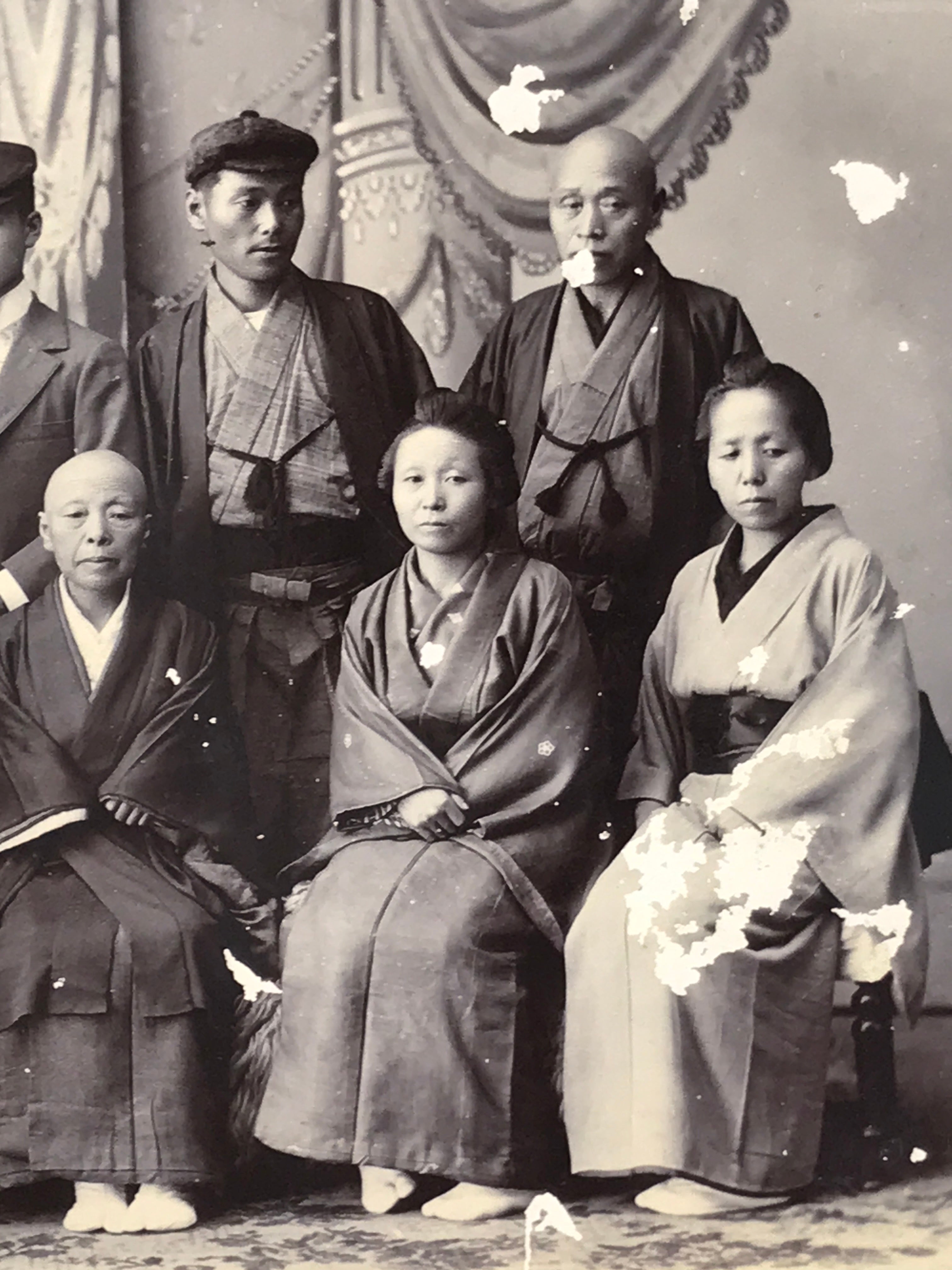 Antique Japanese Taisho Family Group Photograph Portrait Kimono Black White PH37