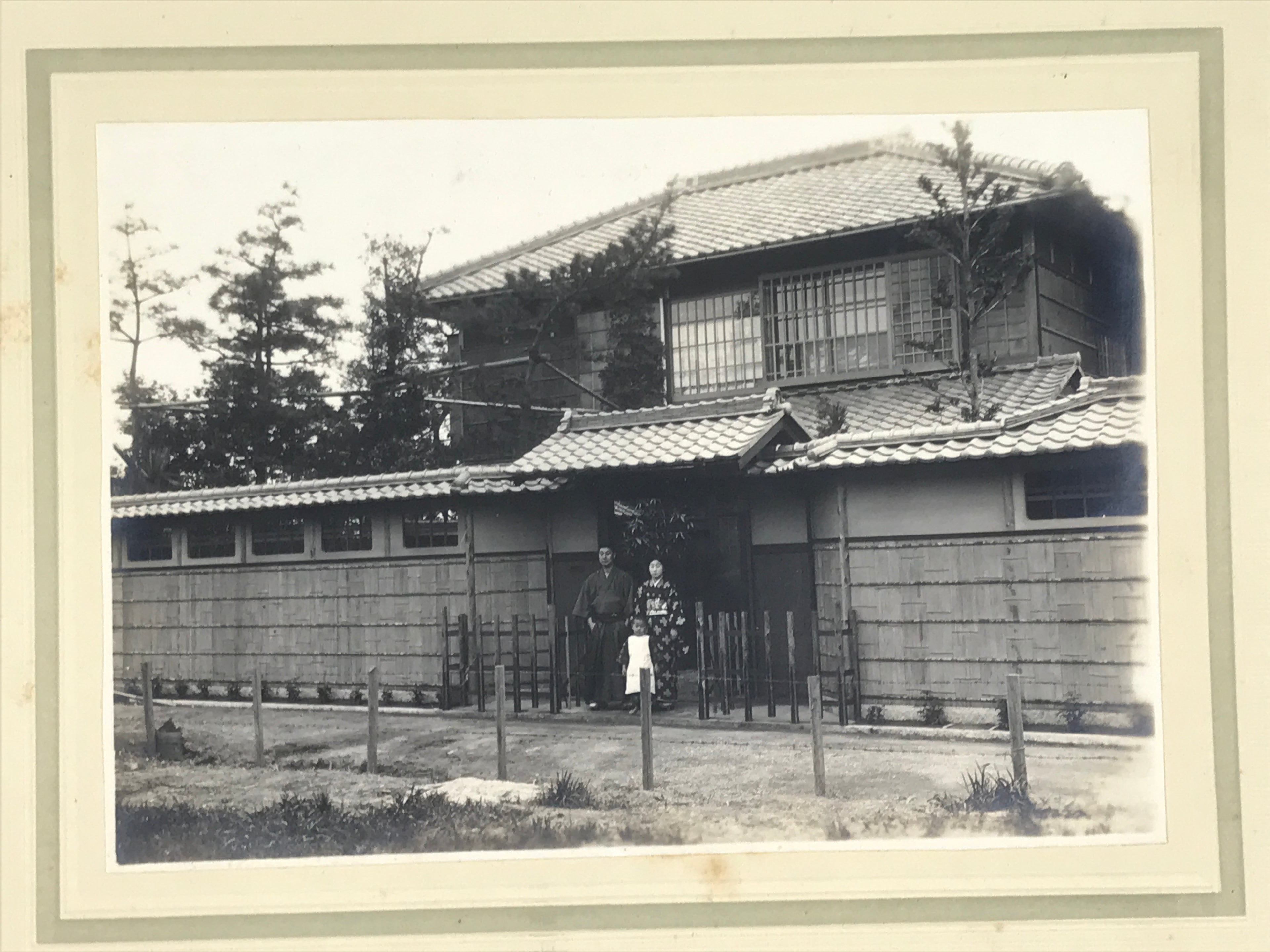 Antique Japanese Taisho Young Family Photograph Kimono House Black White PH17