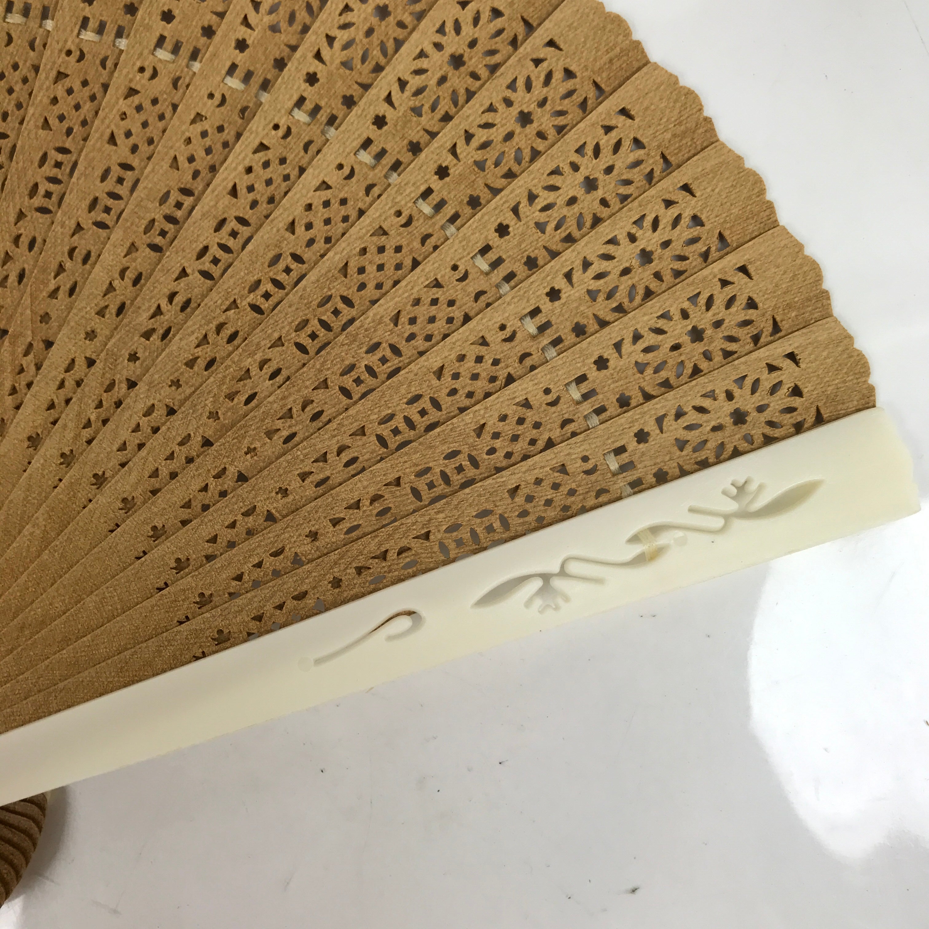 Chinese Carved Sandalwood Folding Fan Sensu Vtg Floral Cutout Beige Tassel 4D827