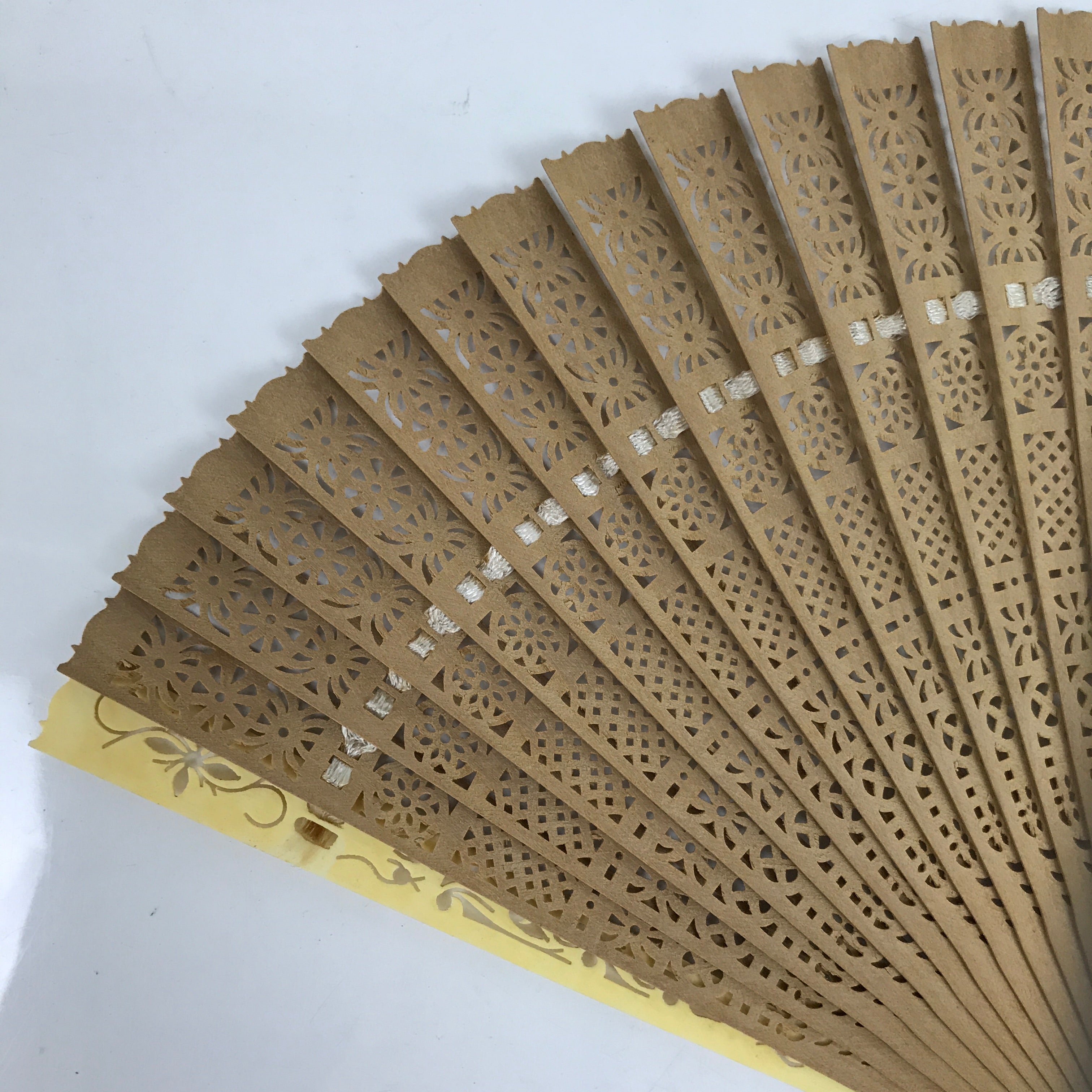 Chinese Carved Sandalwood Folding Fan Sensu Vtg Floral Cutout White Tassel 4D806