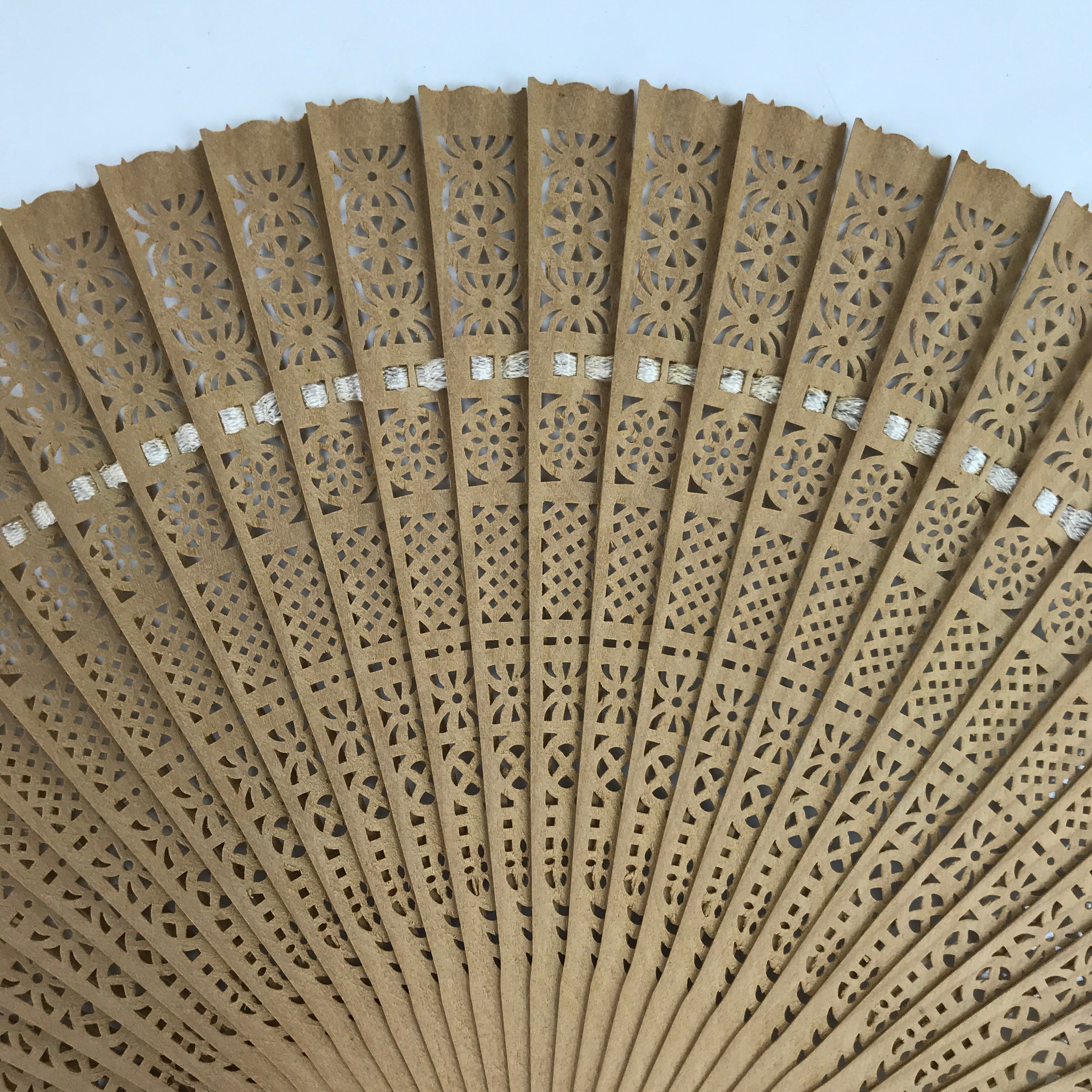 Chinese Carved Sandalwood Folding Fan Sensu Vtg Floral Cutout White Tassel 4D806