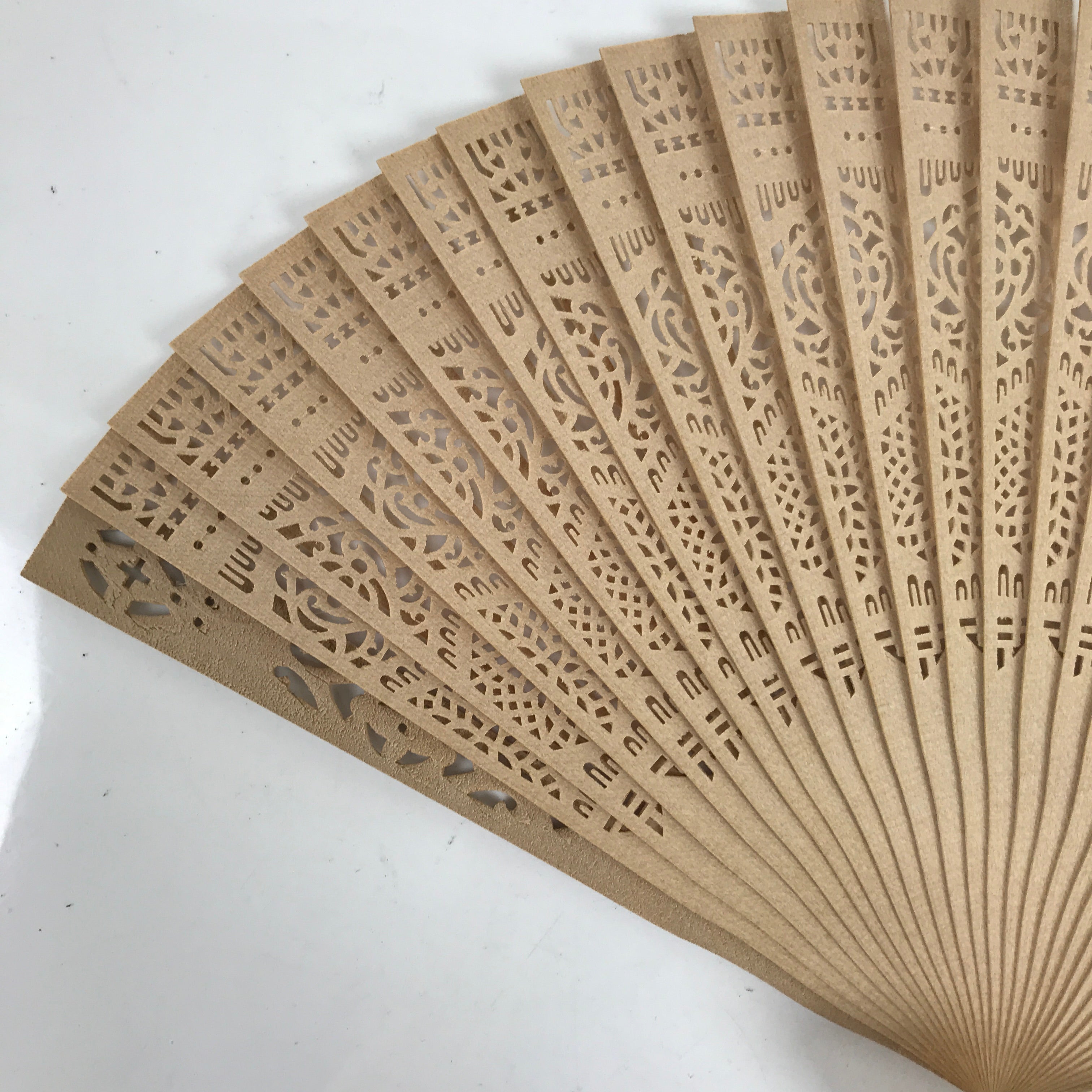 Chinese Carved Sandalwood Folding Fan Sensu Vtg Floral Cutout White Tassel 4D820