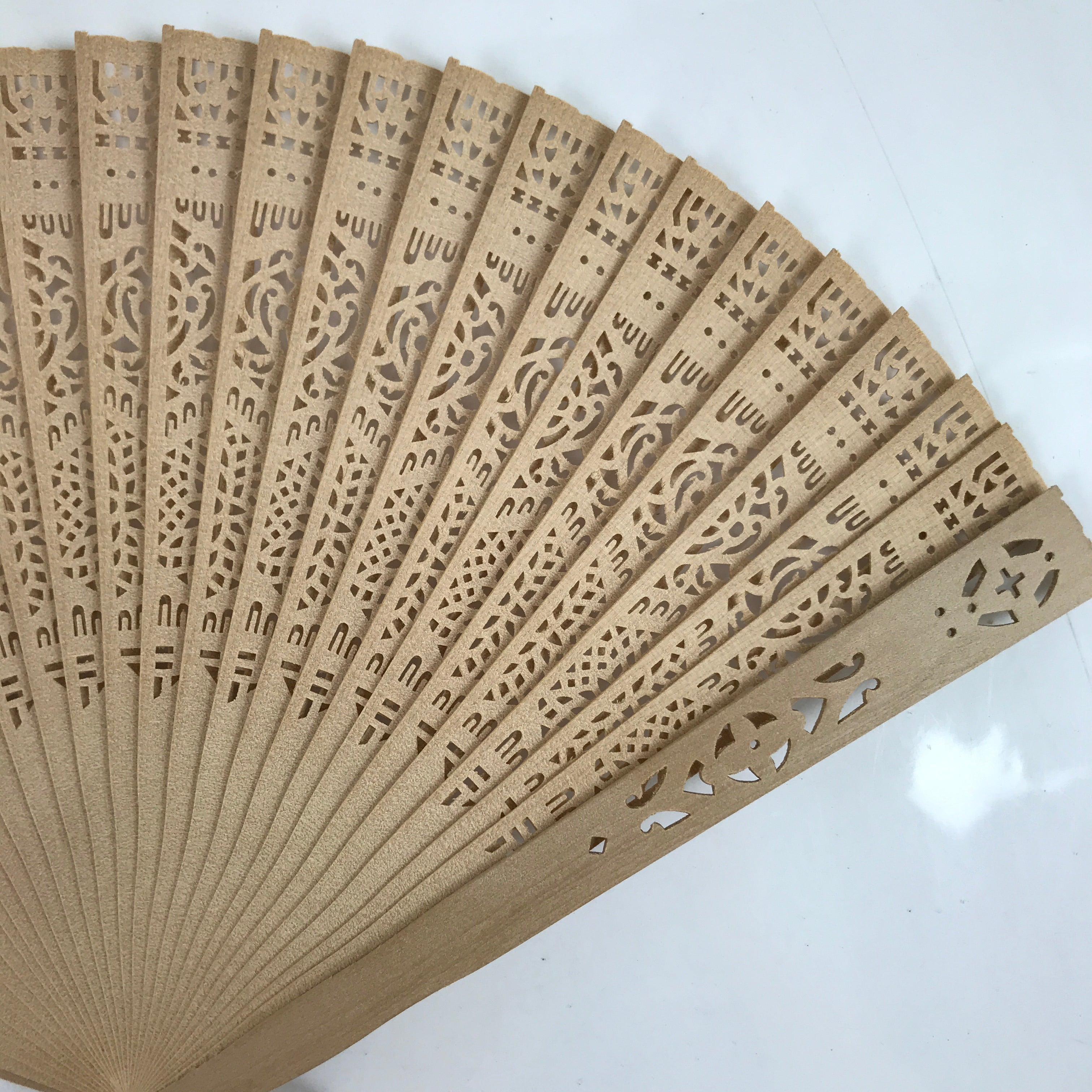 Chinese Carved Sandalwood Folding Fan Sensu Vtg Floral Cutout White Tassel 4D820