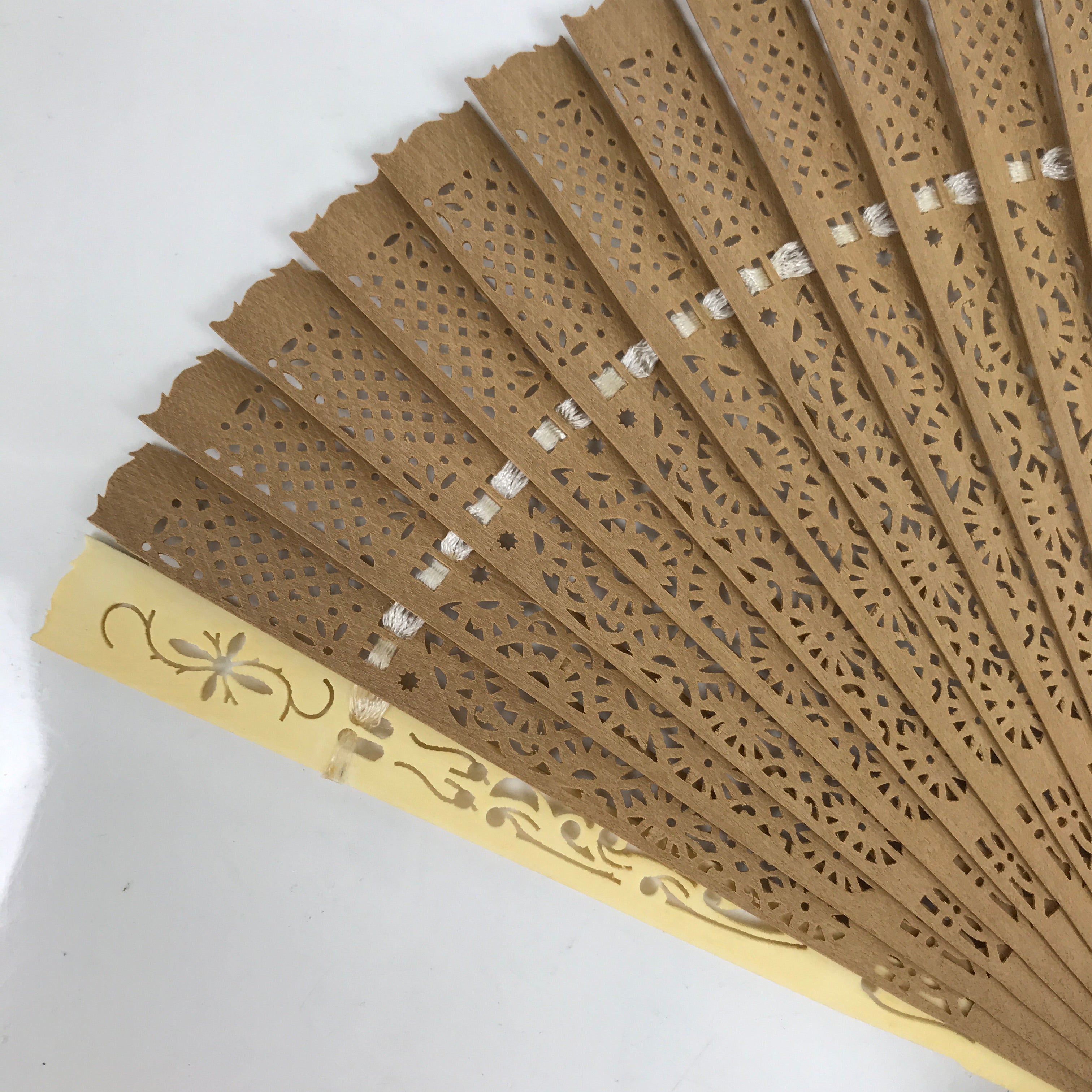 Chinese Carved Sandalwood Folding Fan Sensu Vtg Floral Cutout White Tassel 4D841