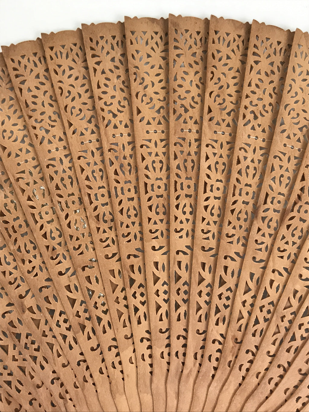 Chinese Carved Sandalwood Folding Fan Sensu Vtg Floral Pattern White Tassel 5D21