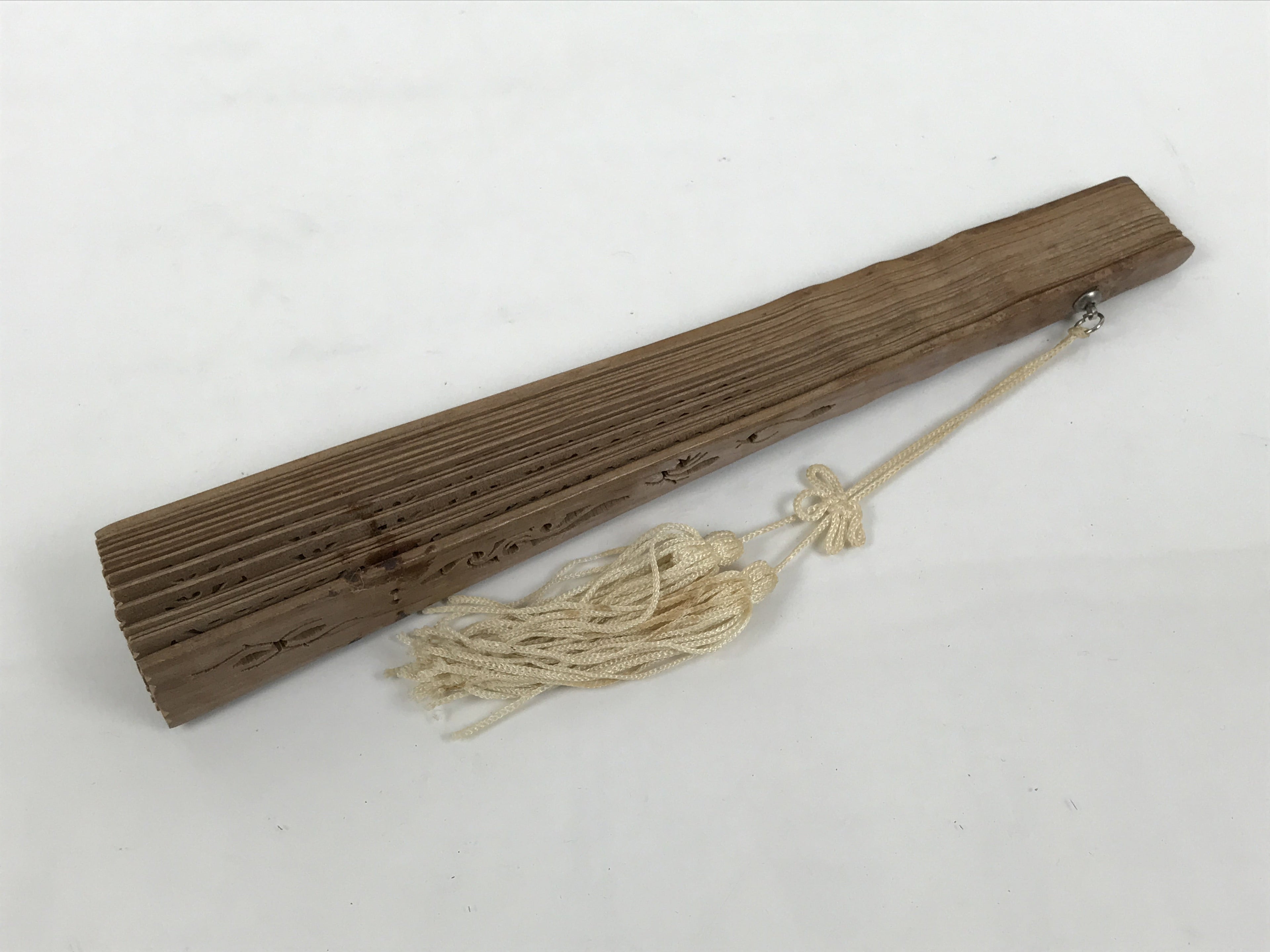Chinese Carved Sandalwood Folding Fan Sensu Vtg Floral Pattern White Tassel 5D22