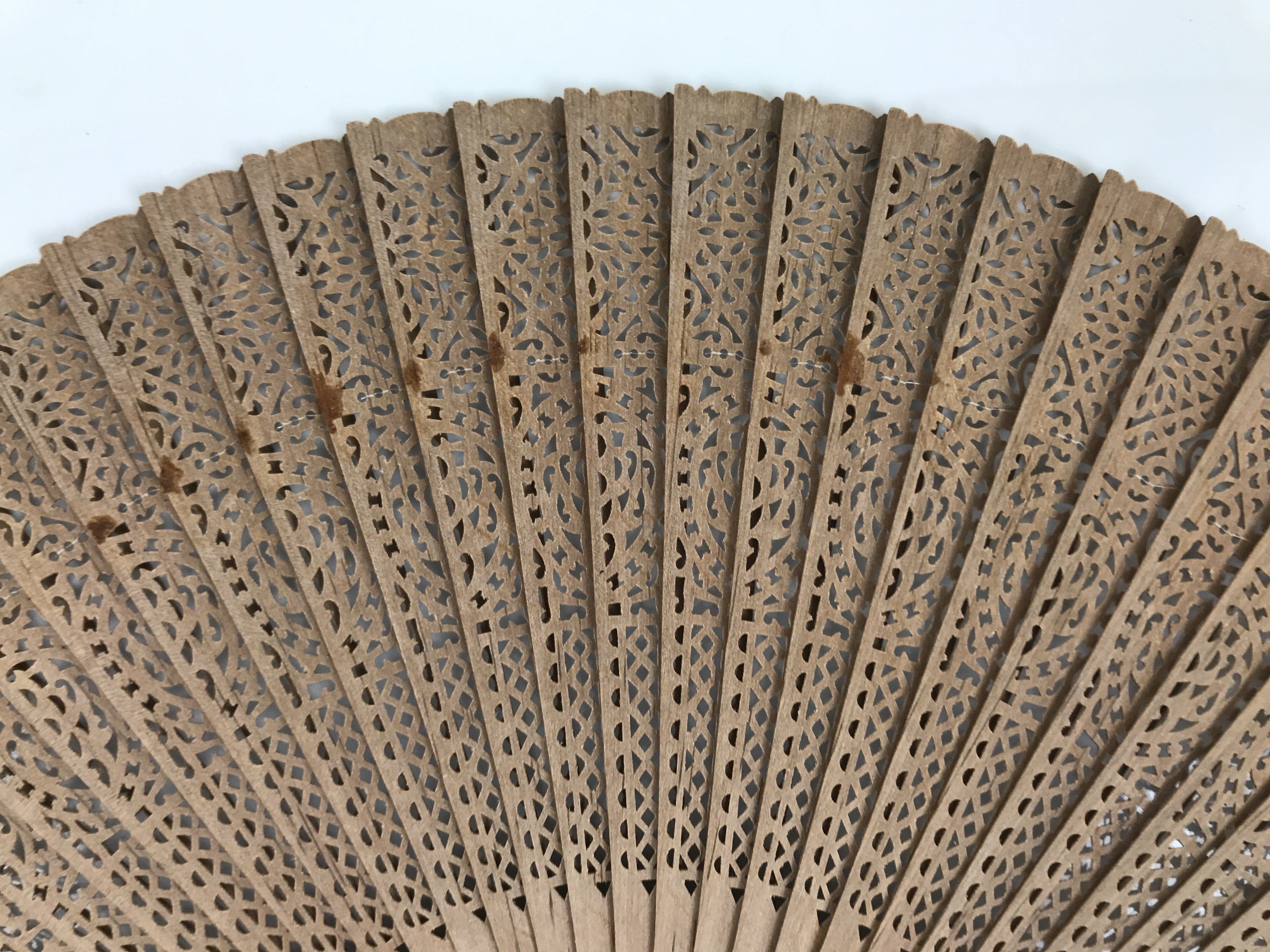 Chinese Carved Sandalwood Folding Fan Sensu Vtg Floral Pattern White Tassel 5D22