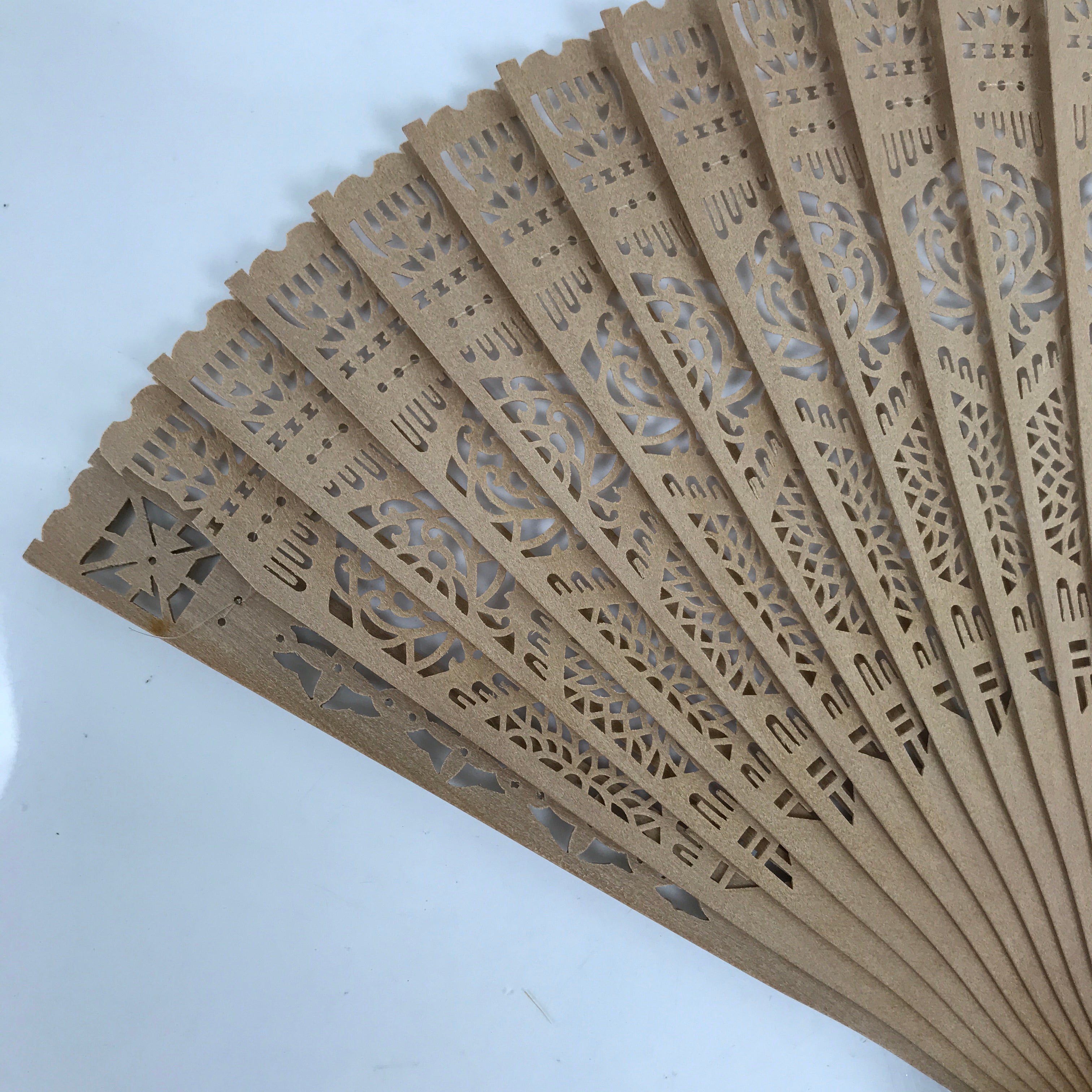 Chinese Carved Sandalwood Folding Fan Sensu Vtg Round Floral Cutouts Brown 4D807