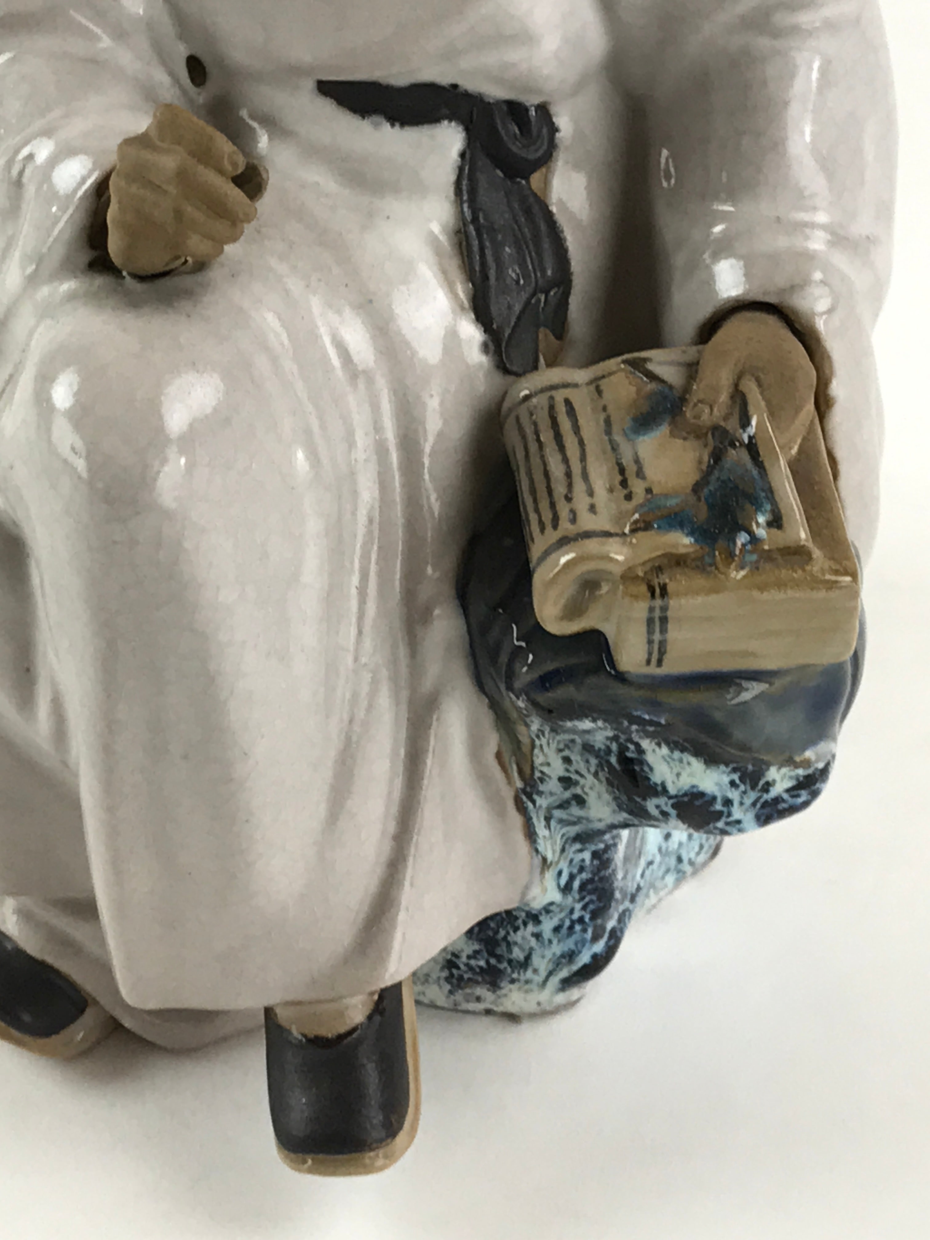 Chinese Porcelain Seated Scholar Mudman 1950's Figurine Statue Book Robe BD919