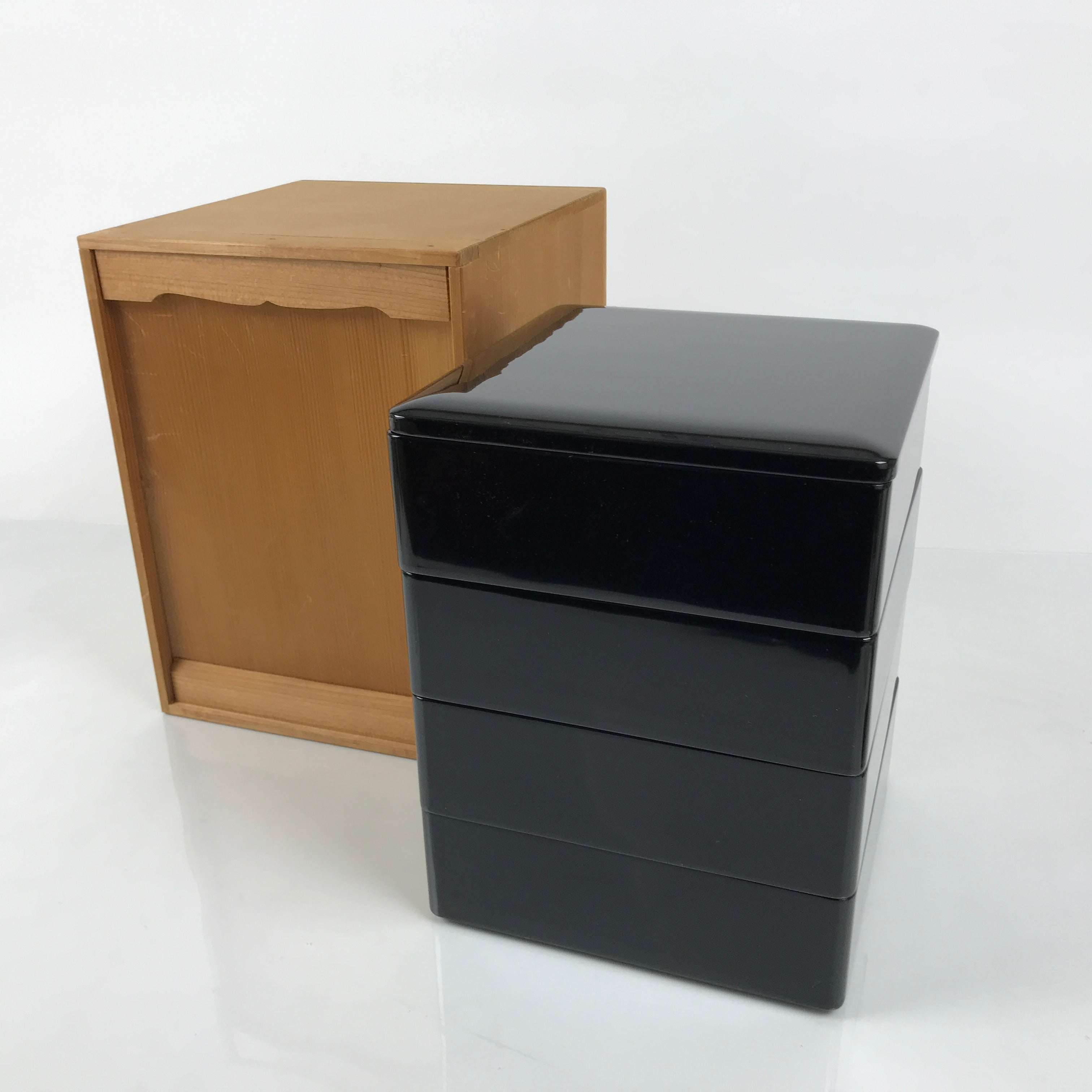 Japanese Lacquerware Lidded Bento Box 4 Tiers Wood Storage Box Black Red PX815-KT - Bento-chidorivintage.com