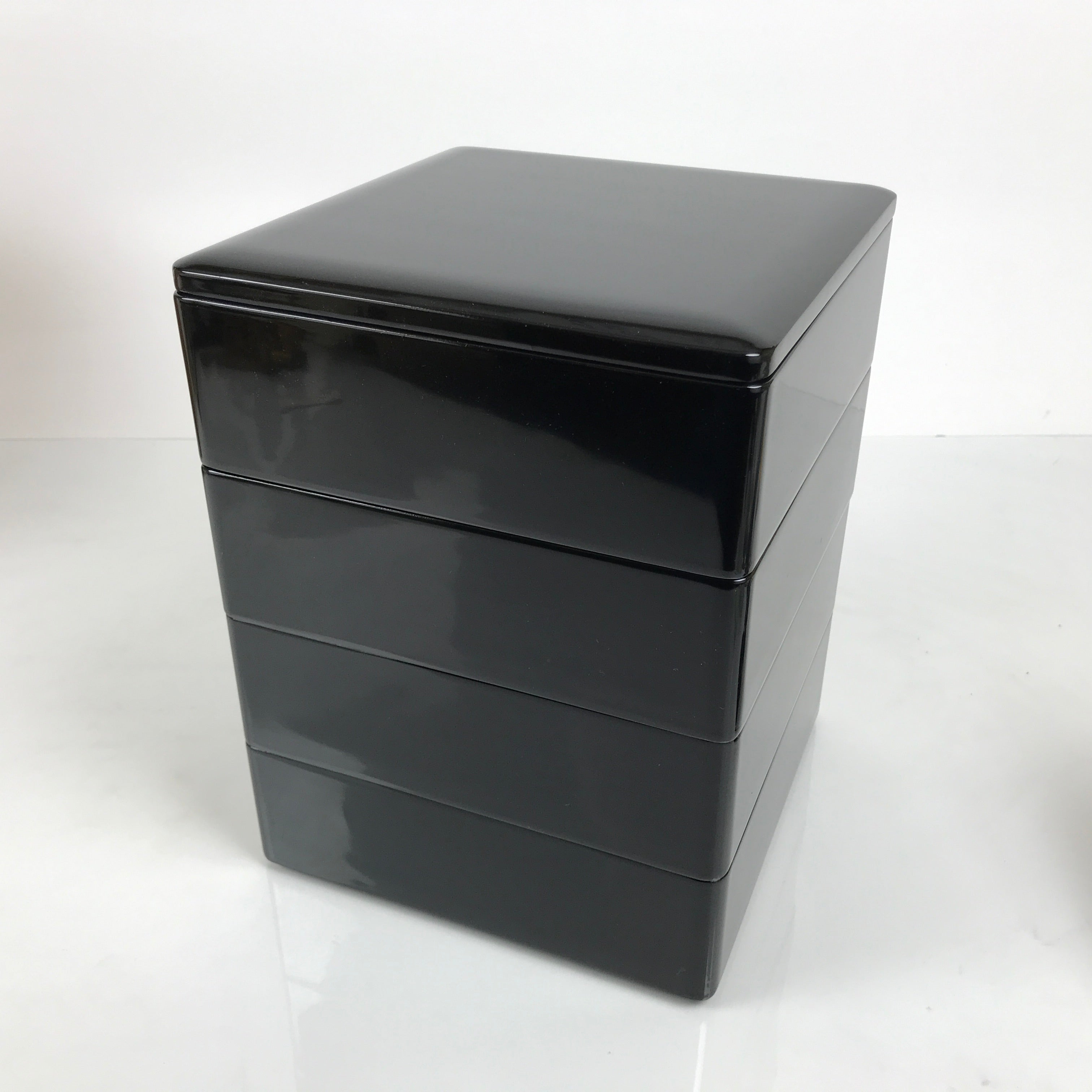 Japanese Lacquerware Lidded Bento Box 4 Tiers Wood Storage Box Black Red PX815-KT - Bento-chidorivintage.com