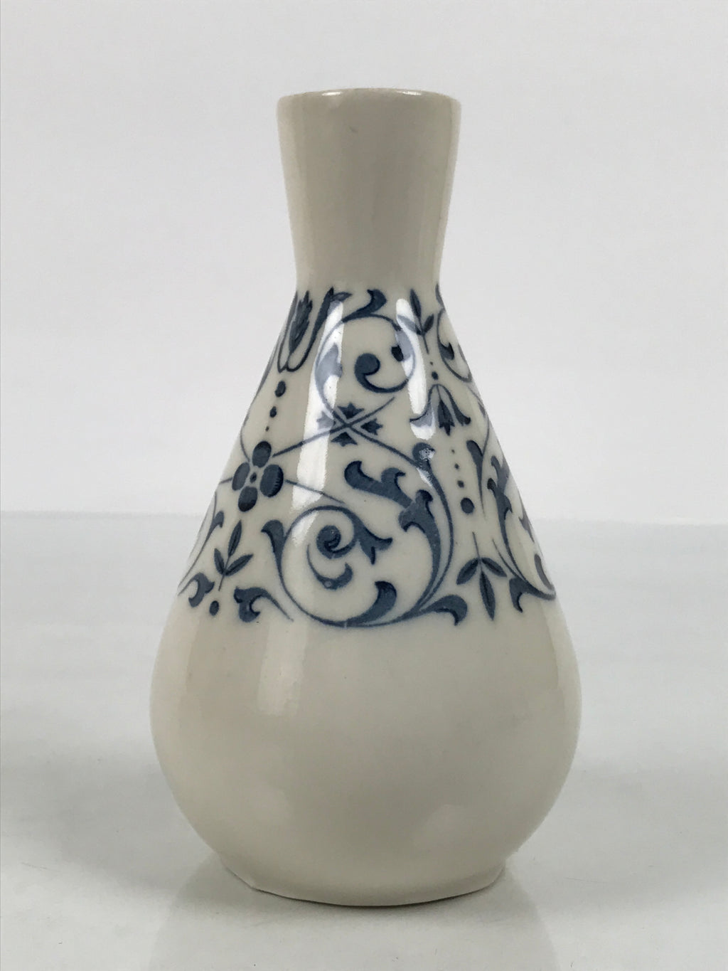 Japanese Porcelain Sake Bottle Tokkuri Vtg Tachikichi White Blue Arabesque TS934-KT - Sake Bottle-chidorivintage.com