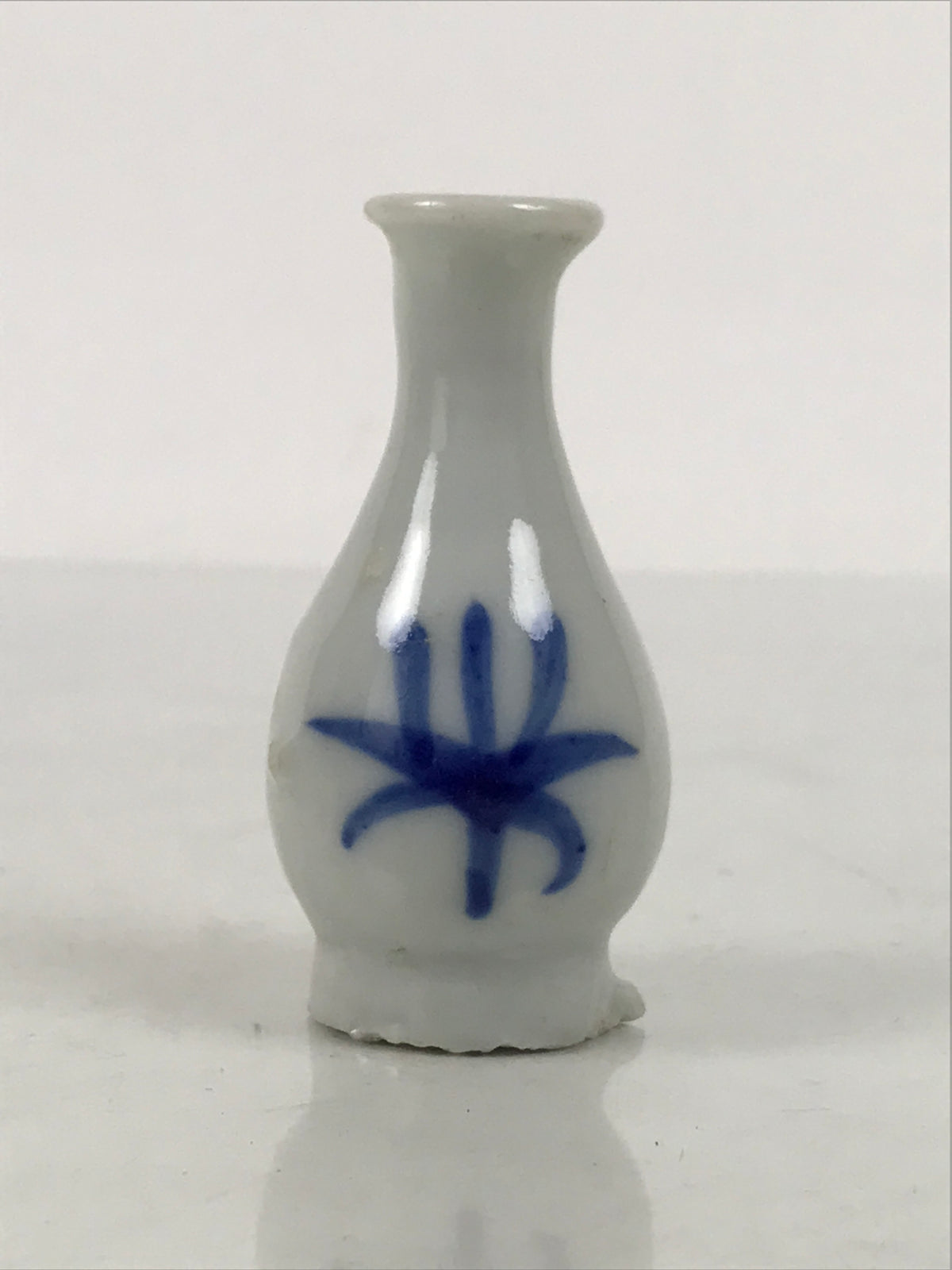Japanese Porcelain Single Flower Vase Small Kabin Vtg Blue White Abstract MFV109-KT - Vase-chidorivintage.com
