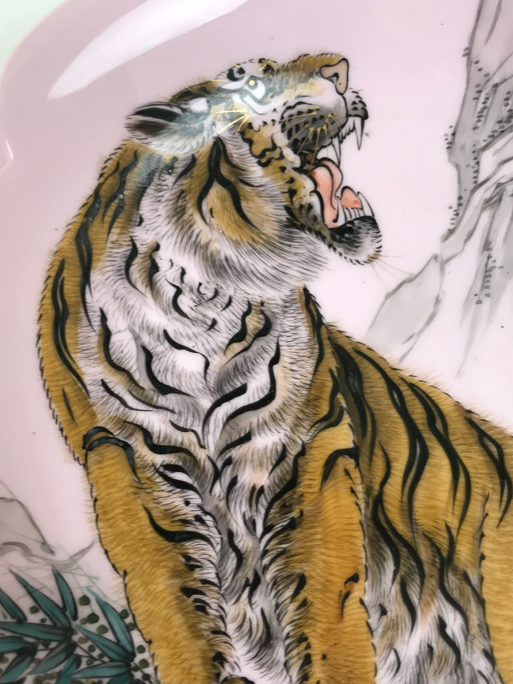 Japanese Porcelain Large Plate Vtg Tiger Shunga Bottom Pink Ozara Display Y586-KT - Plate-chidorivintage.com