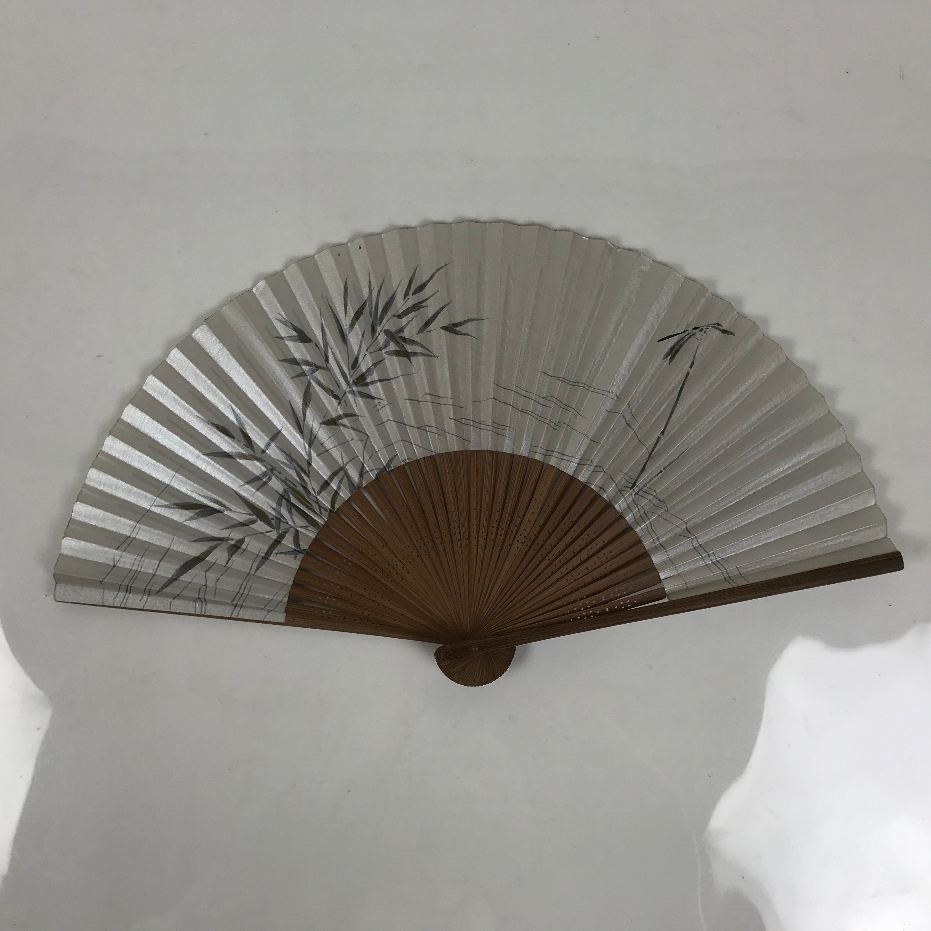 Japanese Paper Folding Fan Vtg Sensu Bamboo Frame Silver Plants Dragonfly 5D53-AD - Fan-chidorivintage.com