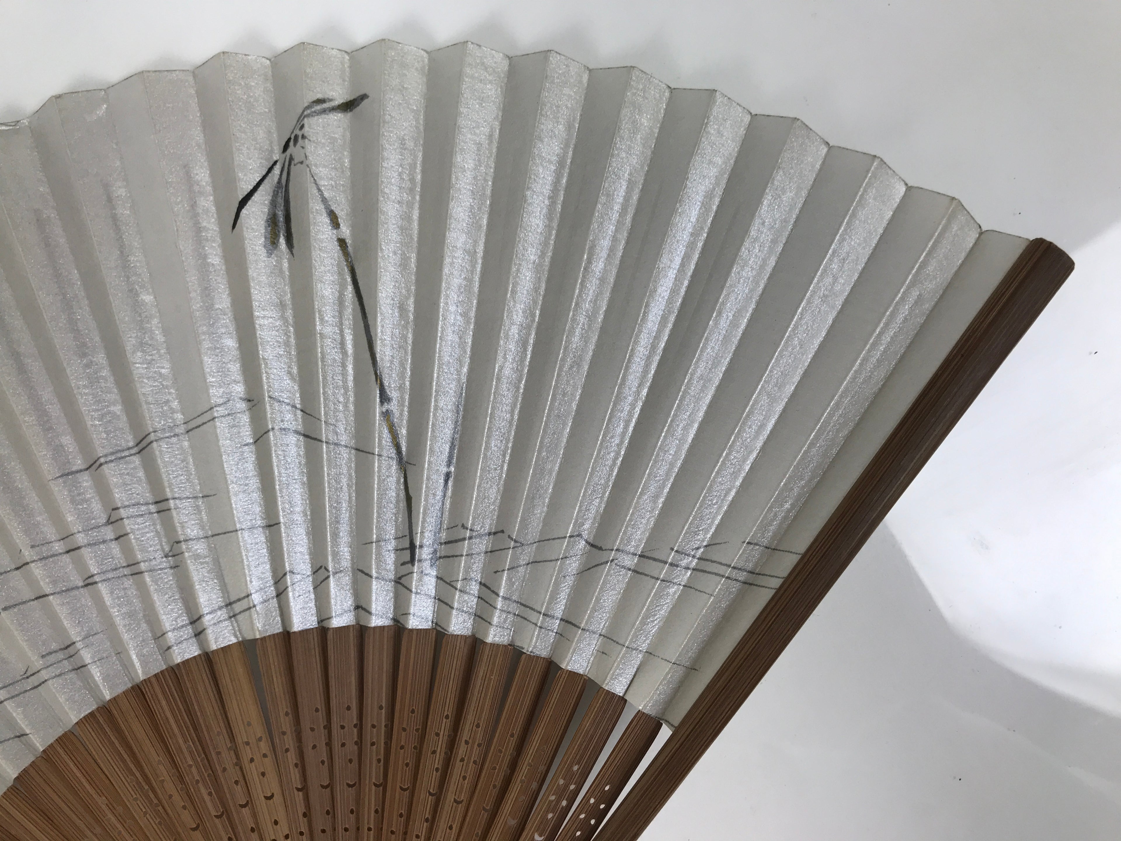 Japanese Paper Folding Fan Vtg Sensu Bamboo Frame Silver Plants Dragonfly 5D53-AD - Fan-chidorivintage.com