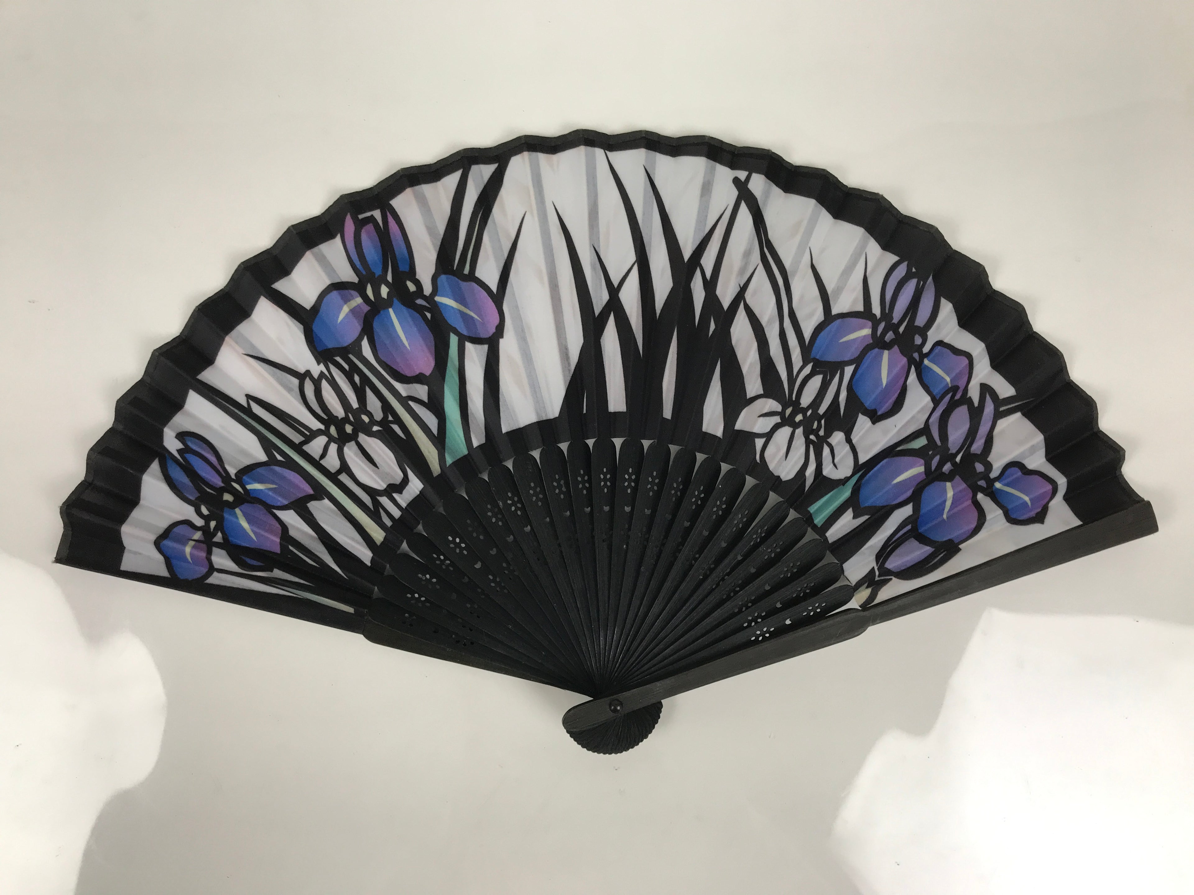Japanese Fabric Folding Fan Sensu Vtg Black Bamboo Frame Purple Iris Flower 5D59-AD - Fan-chidorivintage.com