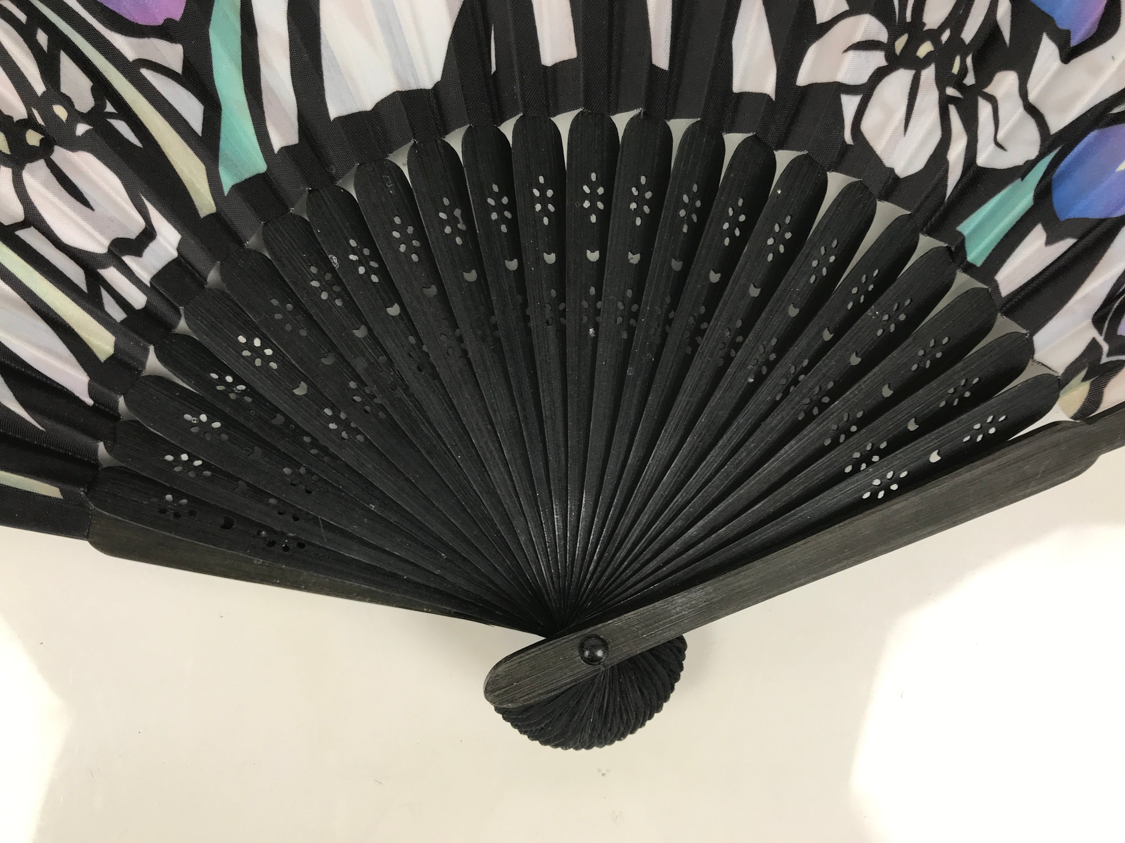 Japanese Fabric Folding Fan Sensu Vtg Black Bamboo Frame Purple Iris Flower 5D59-AD - Fan-chidorivintage.com