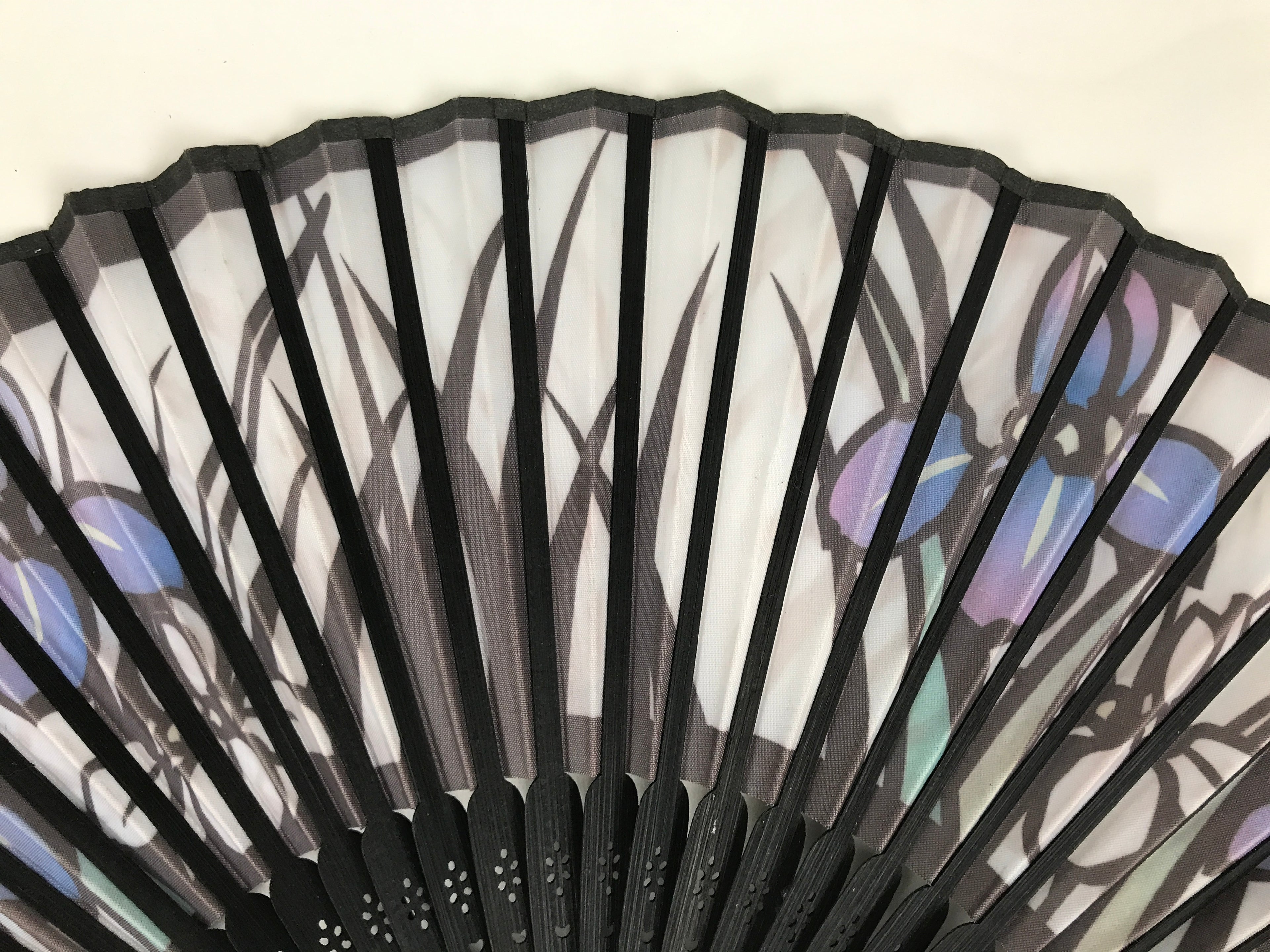 Japanese Fabric Folding Fan Sensu Vtg Black Bamboo Frame Purple Iris Flower 5D59-AD - Fan-chidorivintage.com