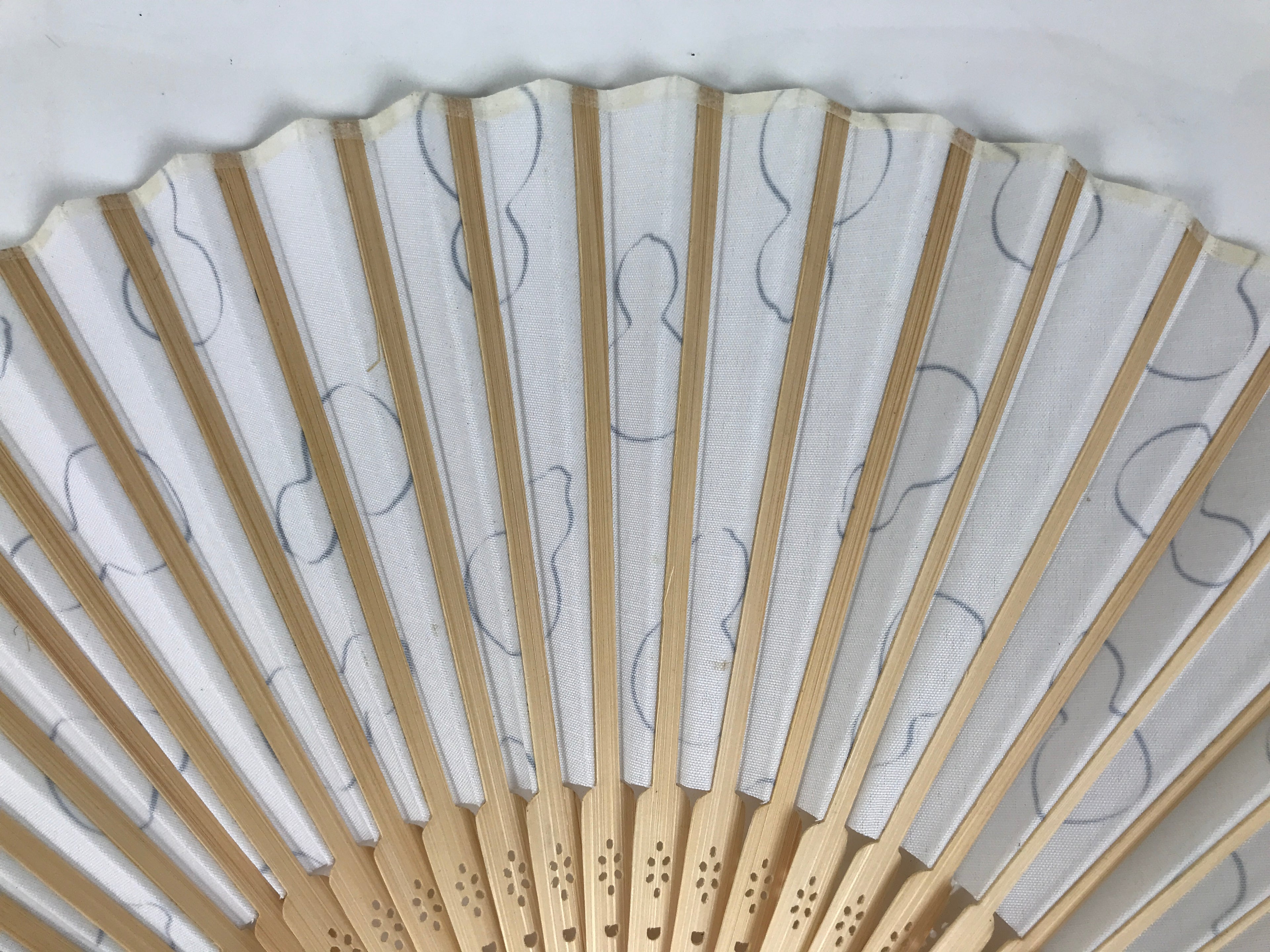 Japanese Fabric Folding Fan Sensu Vtg Bamboo Frame Hyotan Gourd White Black 5D64-AD - Fan-chidorivintage.com