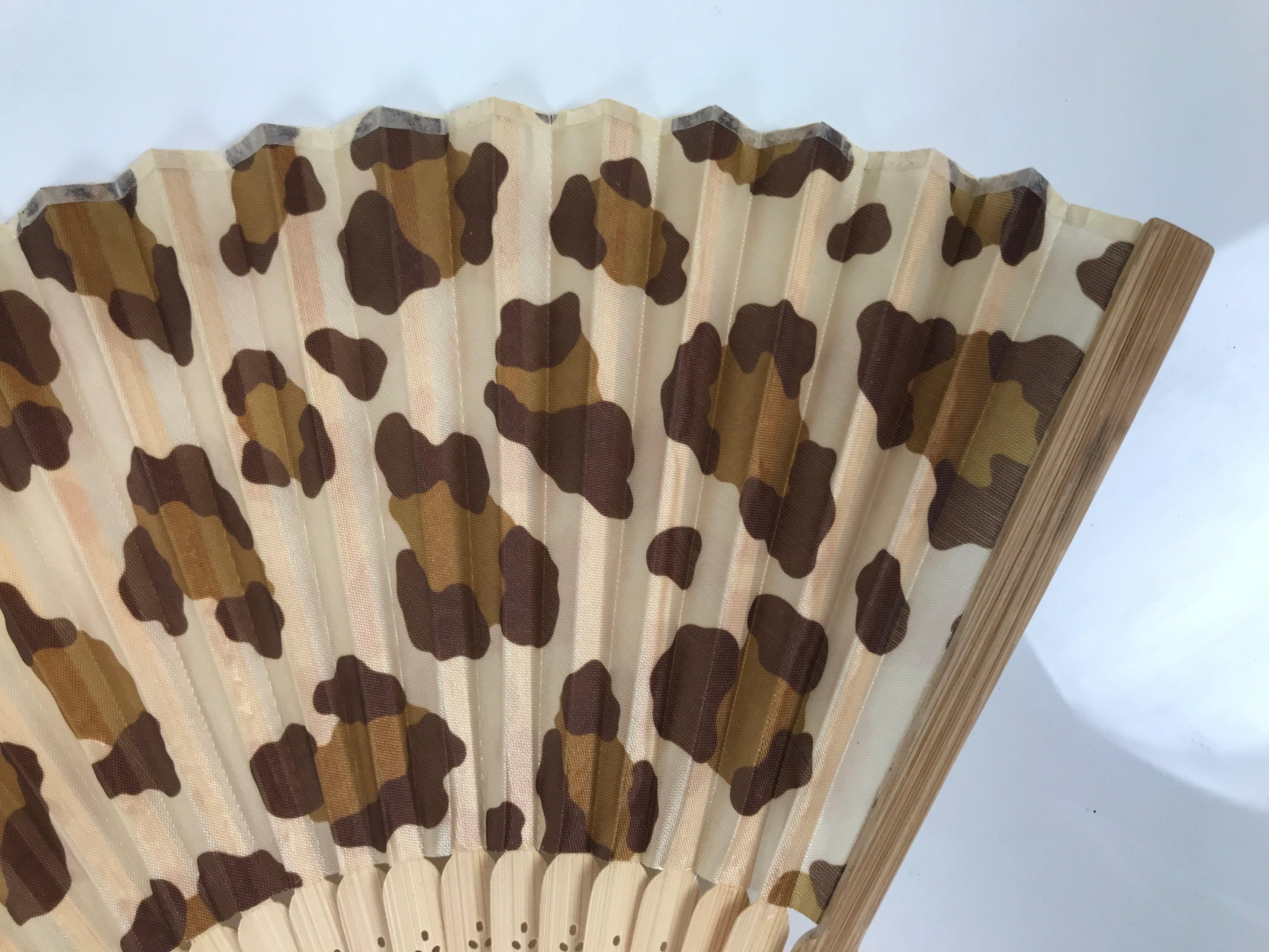 Japanese Fabric Folding Fan Sensu Vtg Bamboo Frame Brown Cheetah Print 5D66-AD - Fan-chidorivintage.com