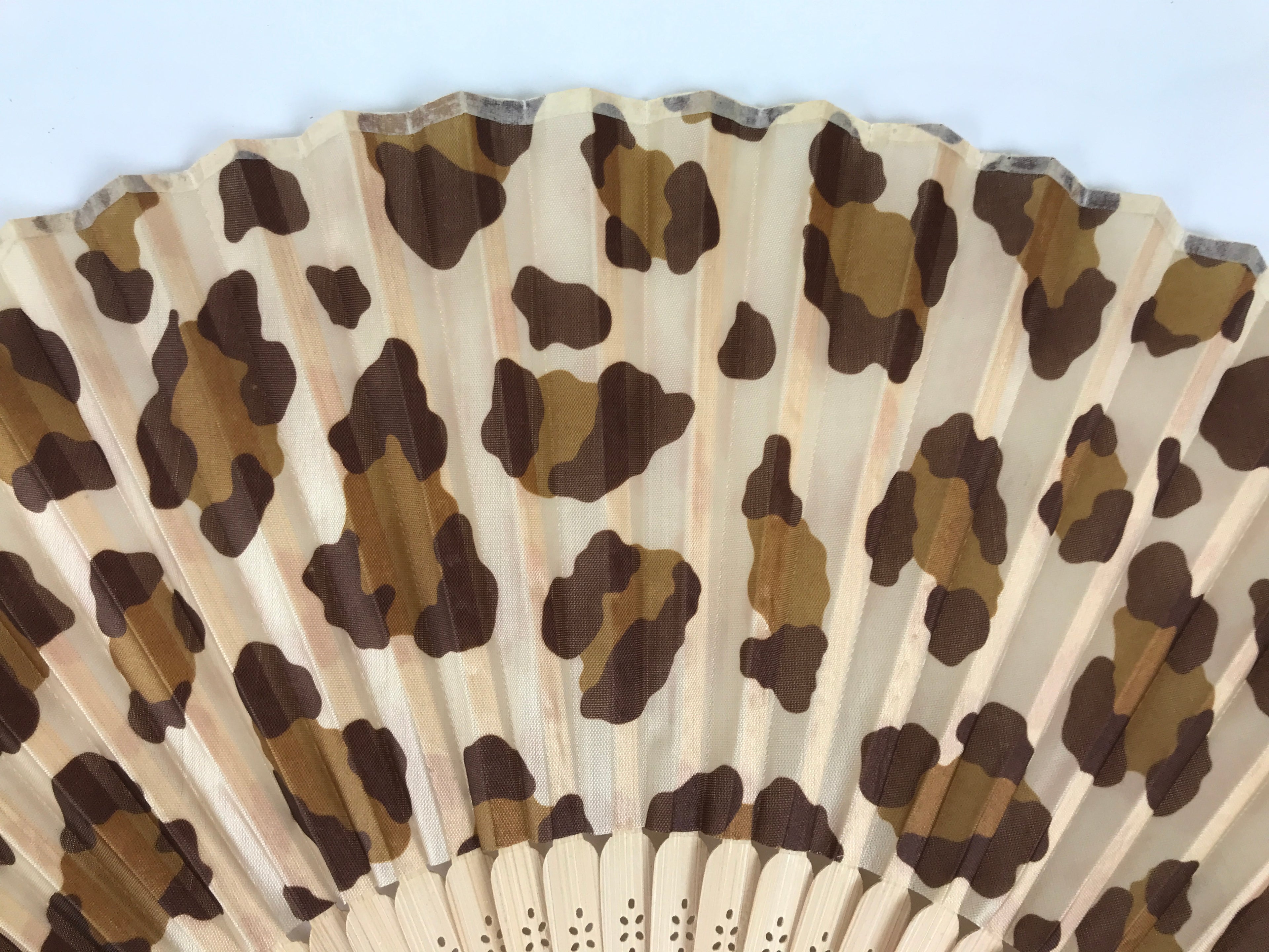 Japanese Fabric Folding Fan Sensu Vtg Bamboo Frame Brown Cheetah Print 5D66-AD - Fan-chidorivintage.com