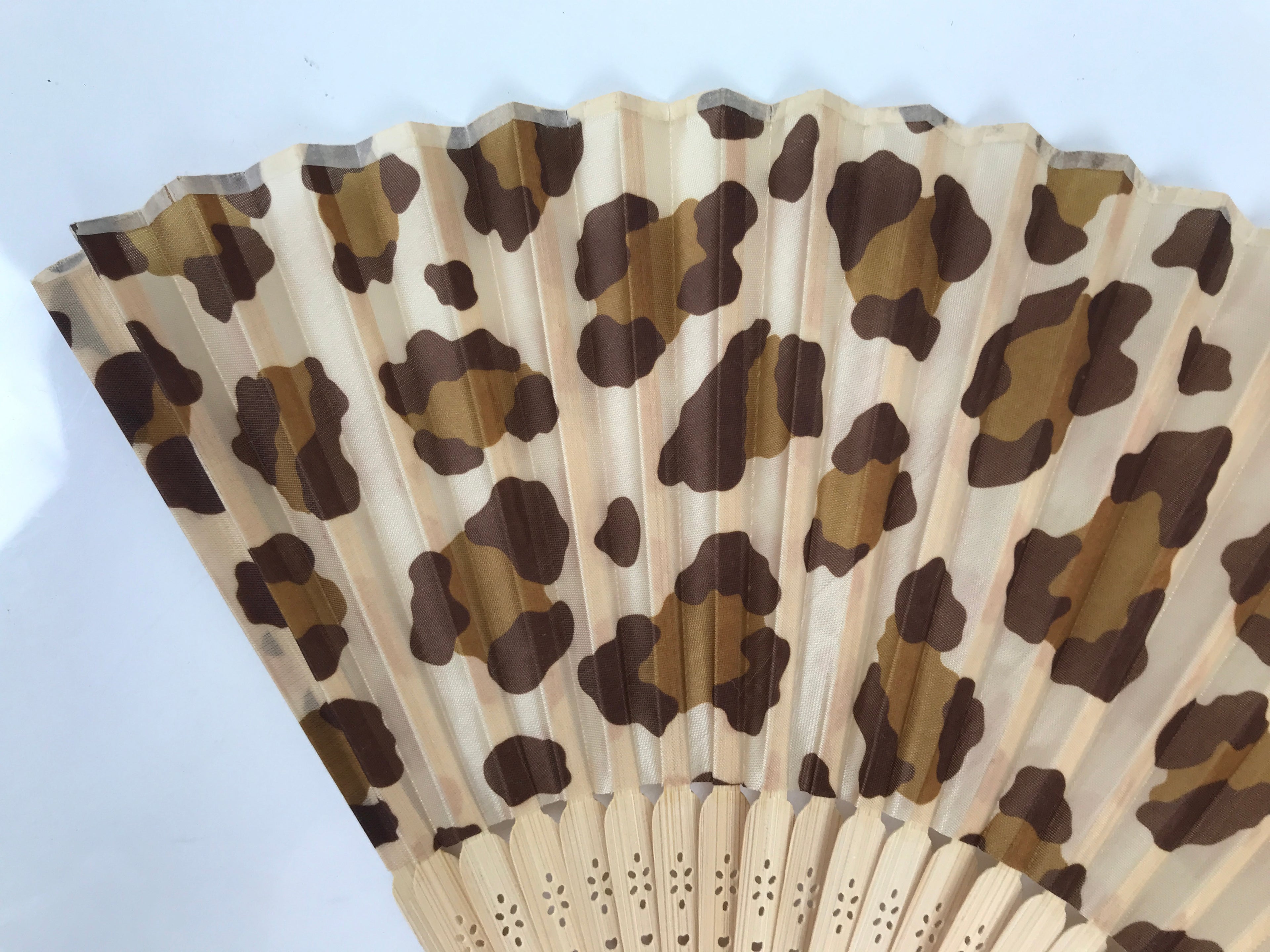 Japanese Fabric Folding Fan Sensu Vtg Bamboo Frame Brown Cheetah Print 5D66-AD - Fan-chidorivintage.com