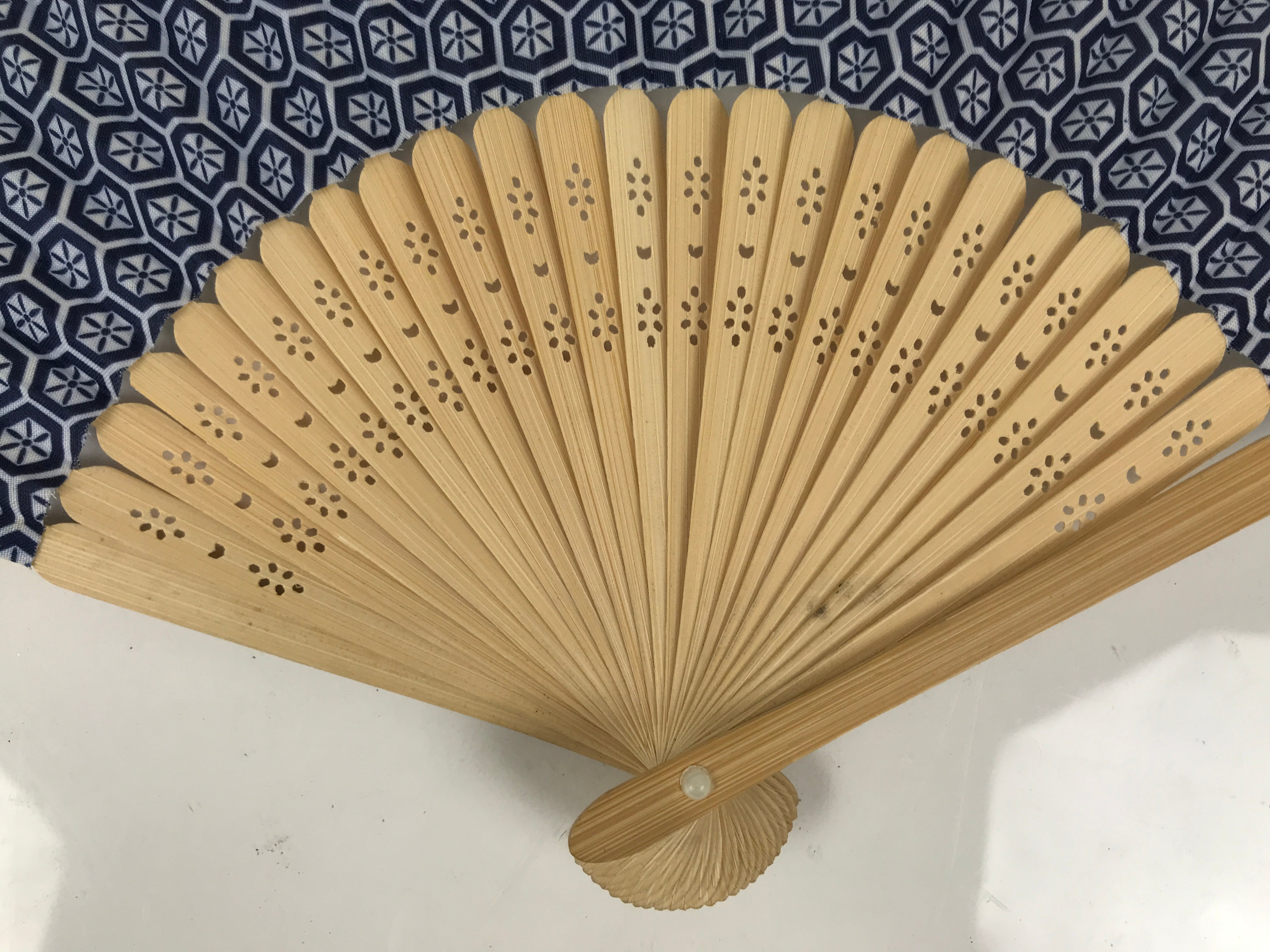 Japanese Fabric Folding Fan Sensu Vtg Bamboo Frame Kikkou Pattern Blue 5D68-AD - Fan-chidorivintage.com