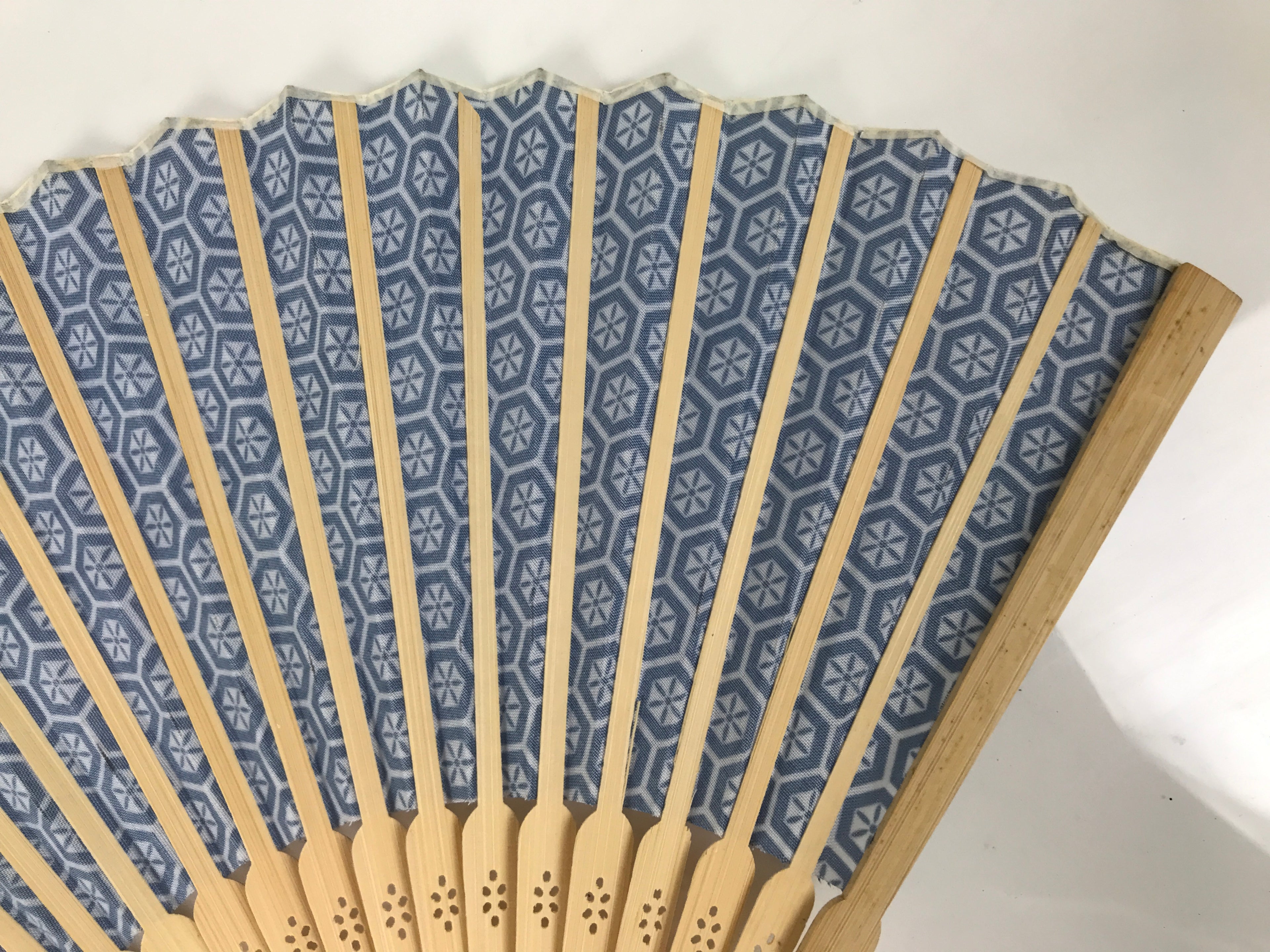 Japanese Fabric Folding Fan Sensu Vtg Bamboo Frame Kikkou Pattern Blue 5D68-AD - Fan-chidorivintage.com