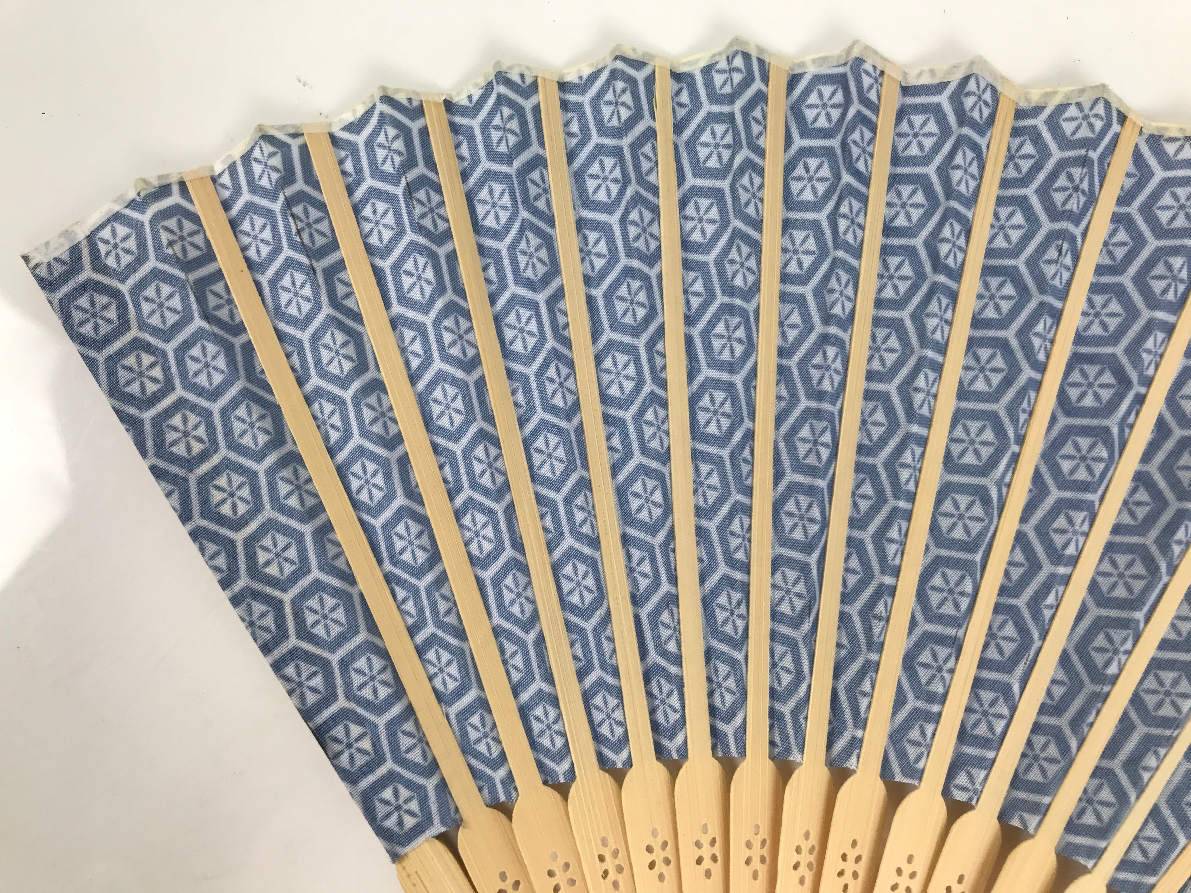 Japanese Fabric Folding Fan Sensu Vtg Bamboo Frame Kikkou Pattern Blue 5D68-AD - Fan-chidorivintage.com