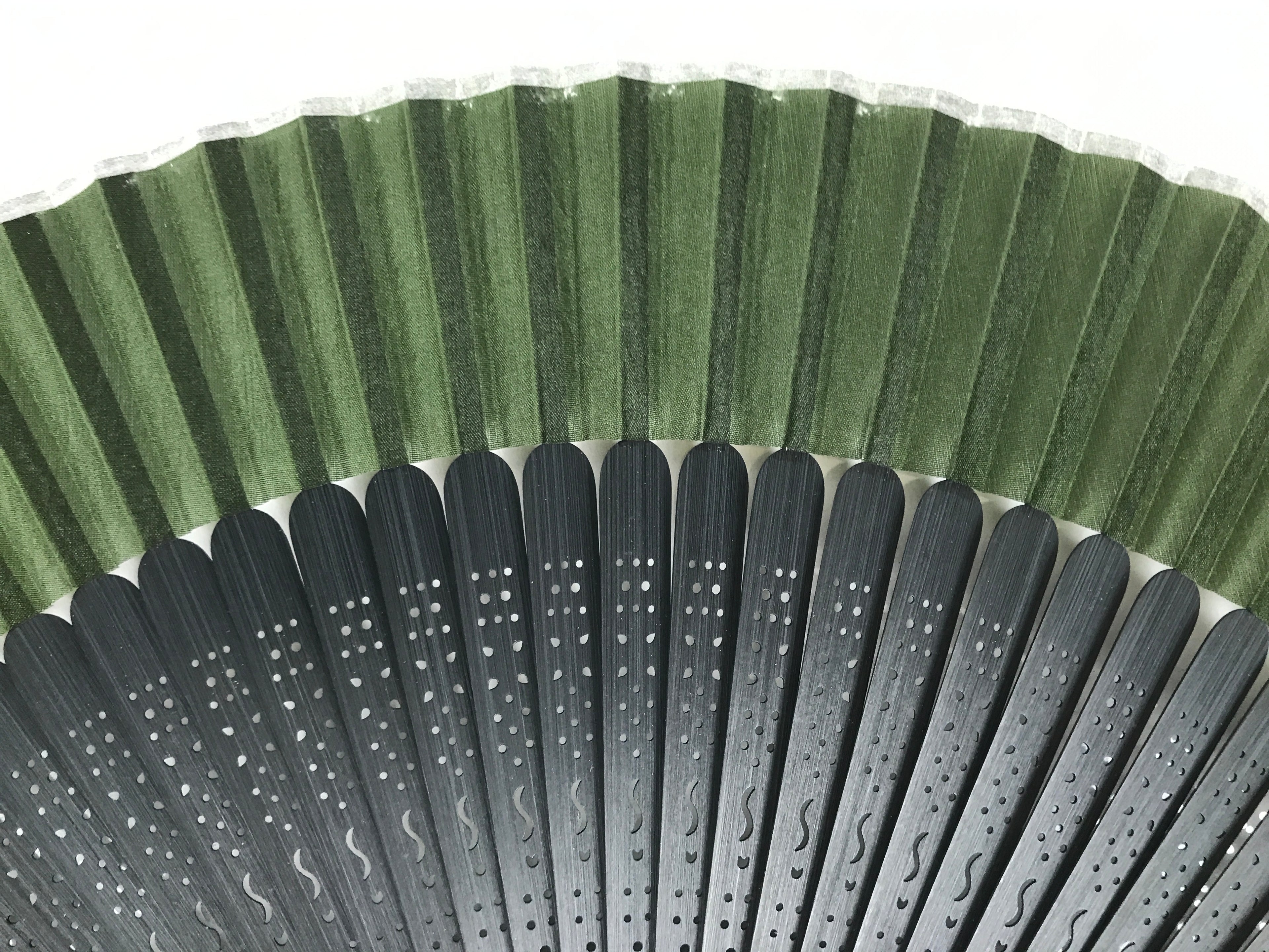 Japanese Fabric Folding Fan Sensu Vtg Bamboo Cutout Frame Solid Dark Green 5D72-AD - Fan-chidorivintage.com
