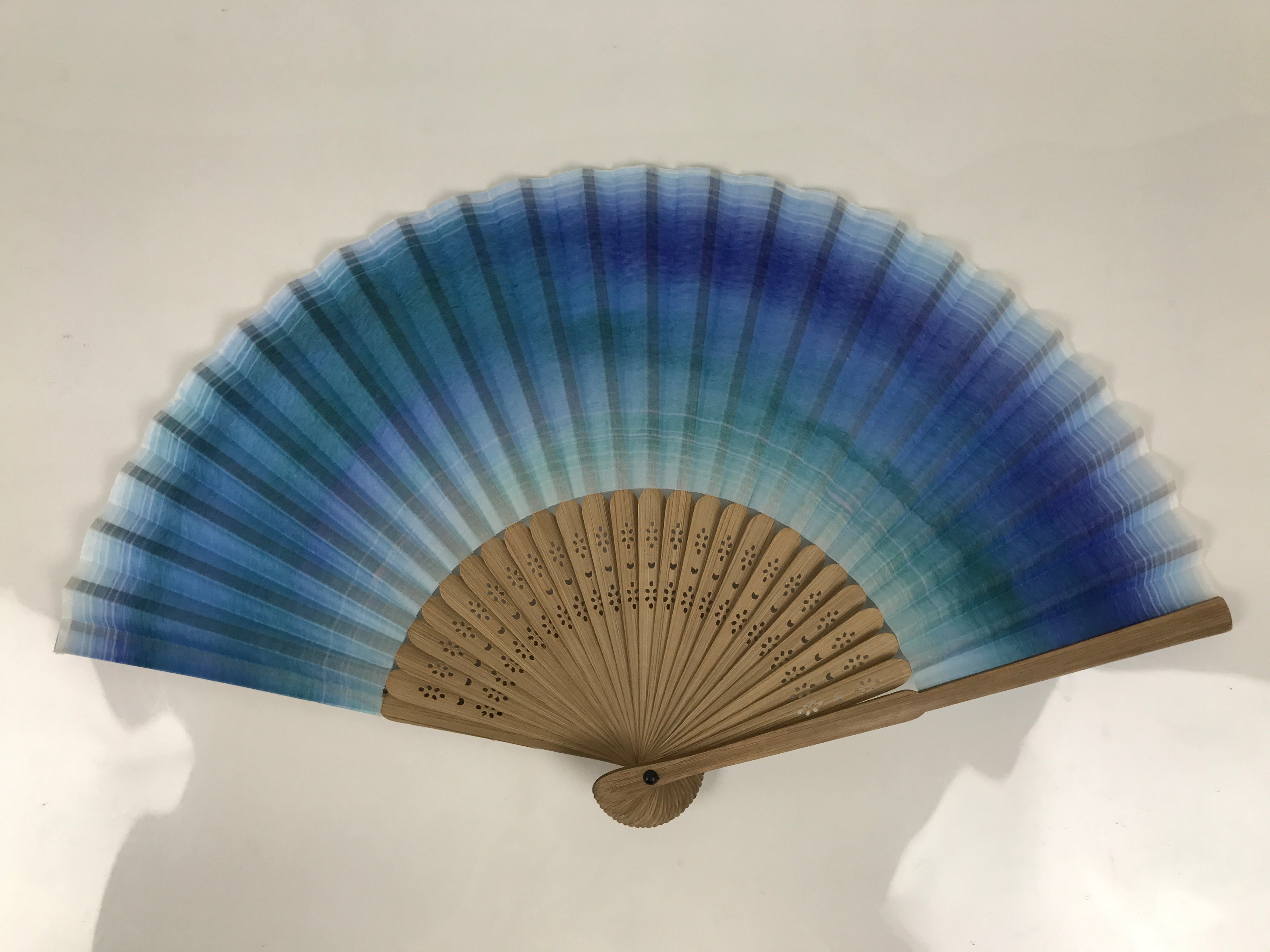 Japanese Fabric Folding Fan Sensu Vtg Bamboo Frame Blue Green Watercolor 5D75-AD - Fan-chidorivintage.com