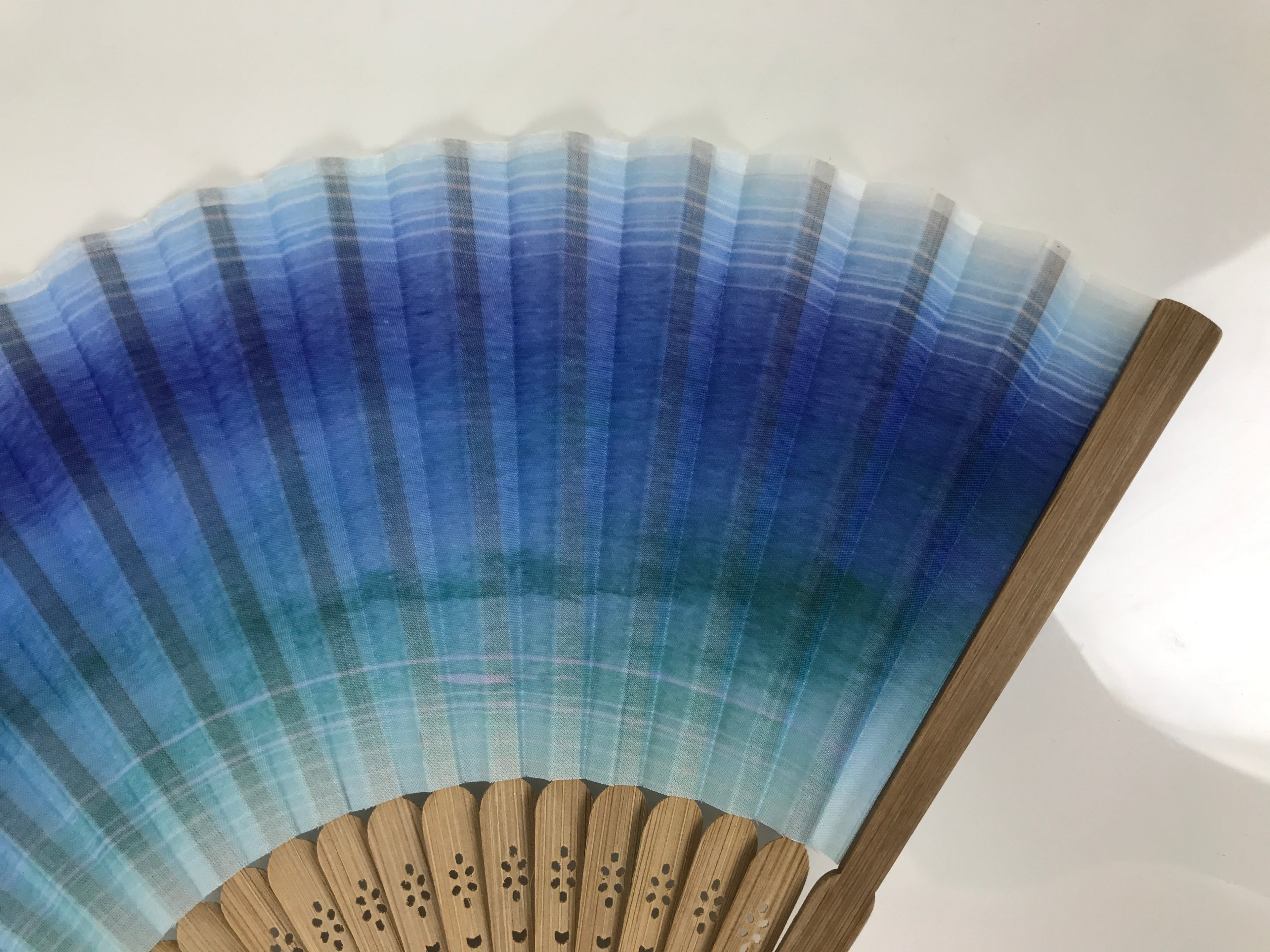 Japanese Fabric Folding Fan Sensu Vtg Bamboo Frame Blue Green Watercolor 5D75-AD - Fan-chidorivintage.com