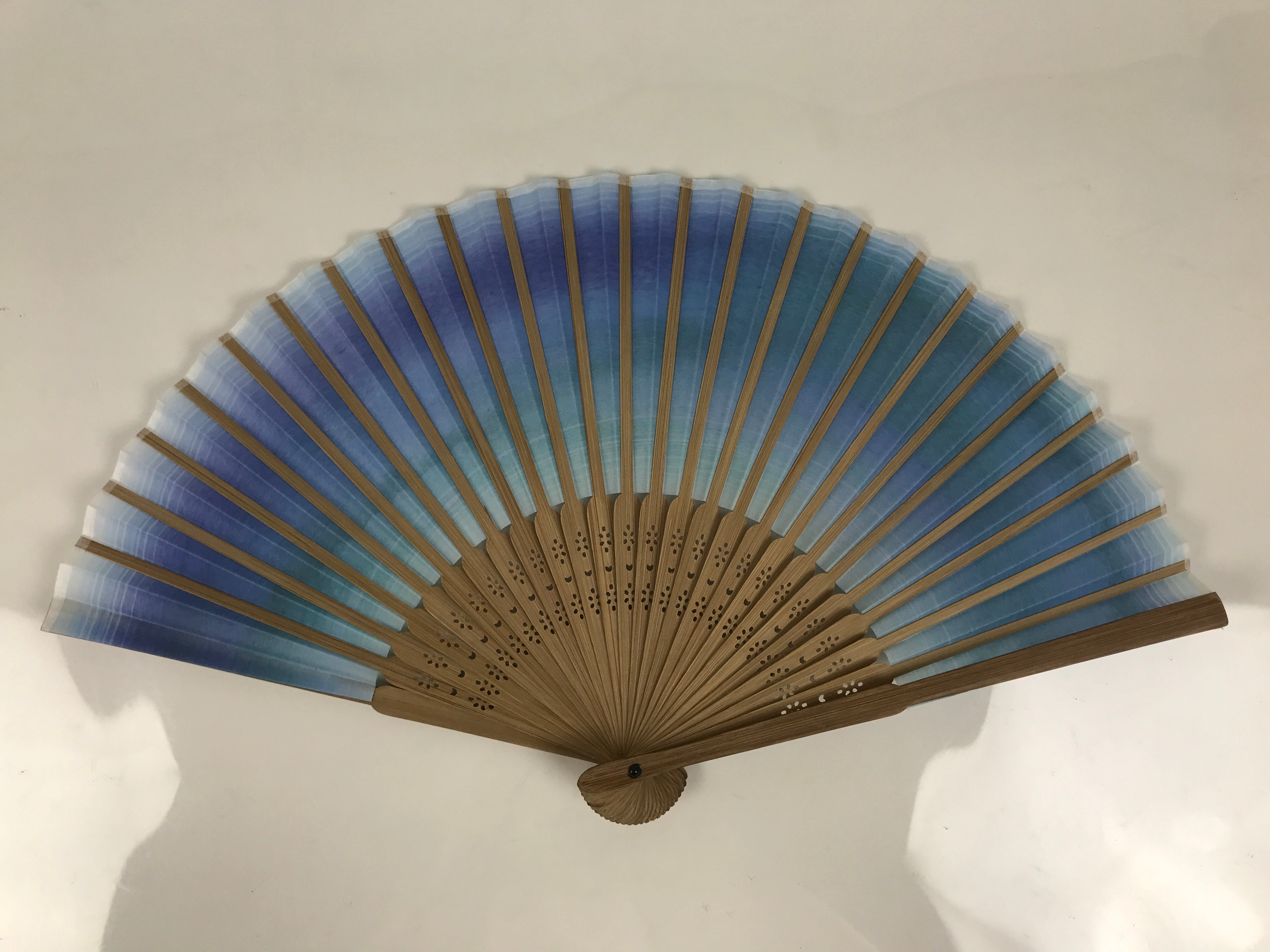 Japanese Fabric Folding Fan Sensu Vtg Bamboo Frame Blue Green Watercolor 5D75-AD - Fan-chidorivintage.com