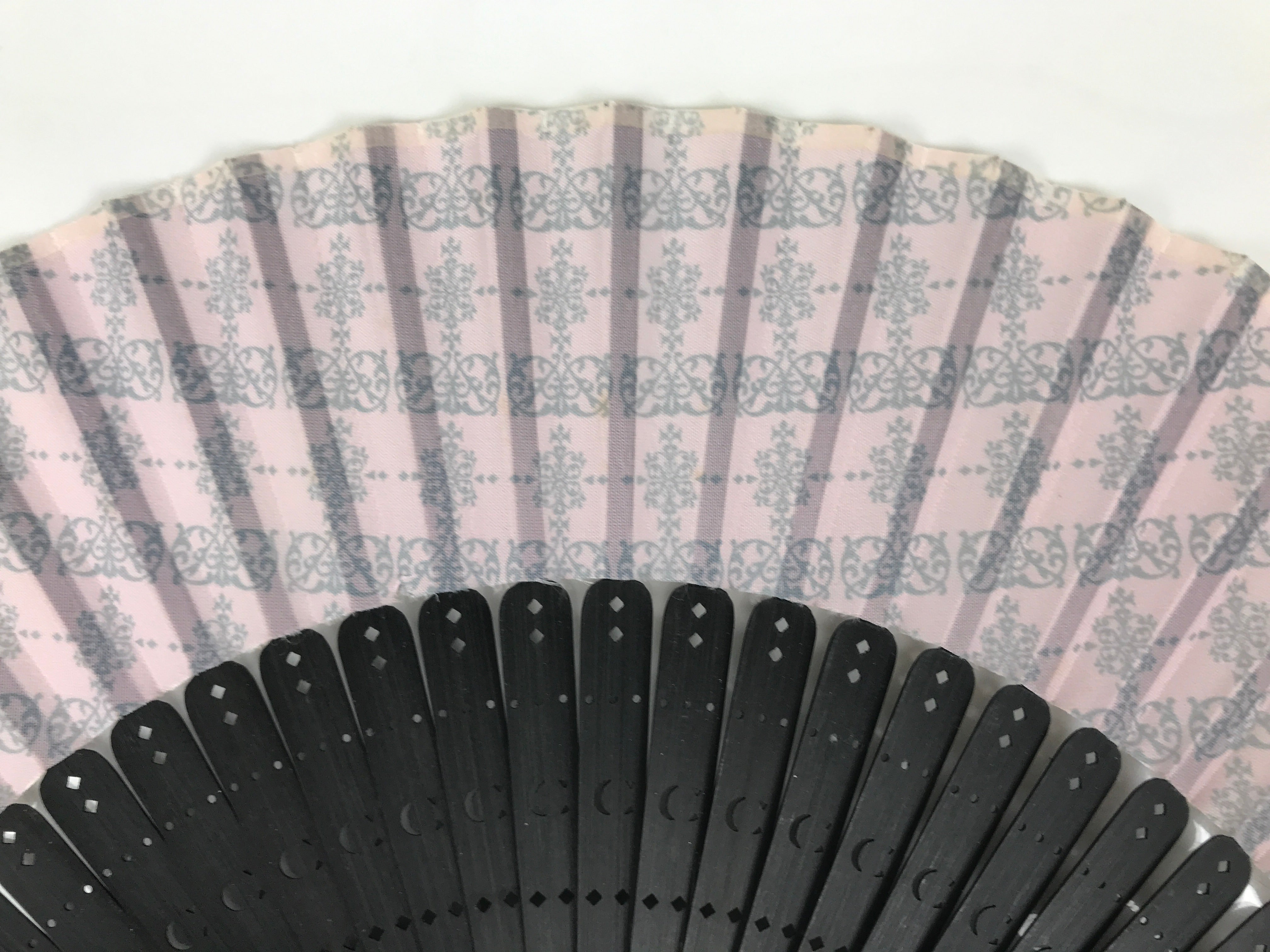 Vintage Japanese Folding Fan: Elegant Pink Design | chidorivintage.com