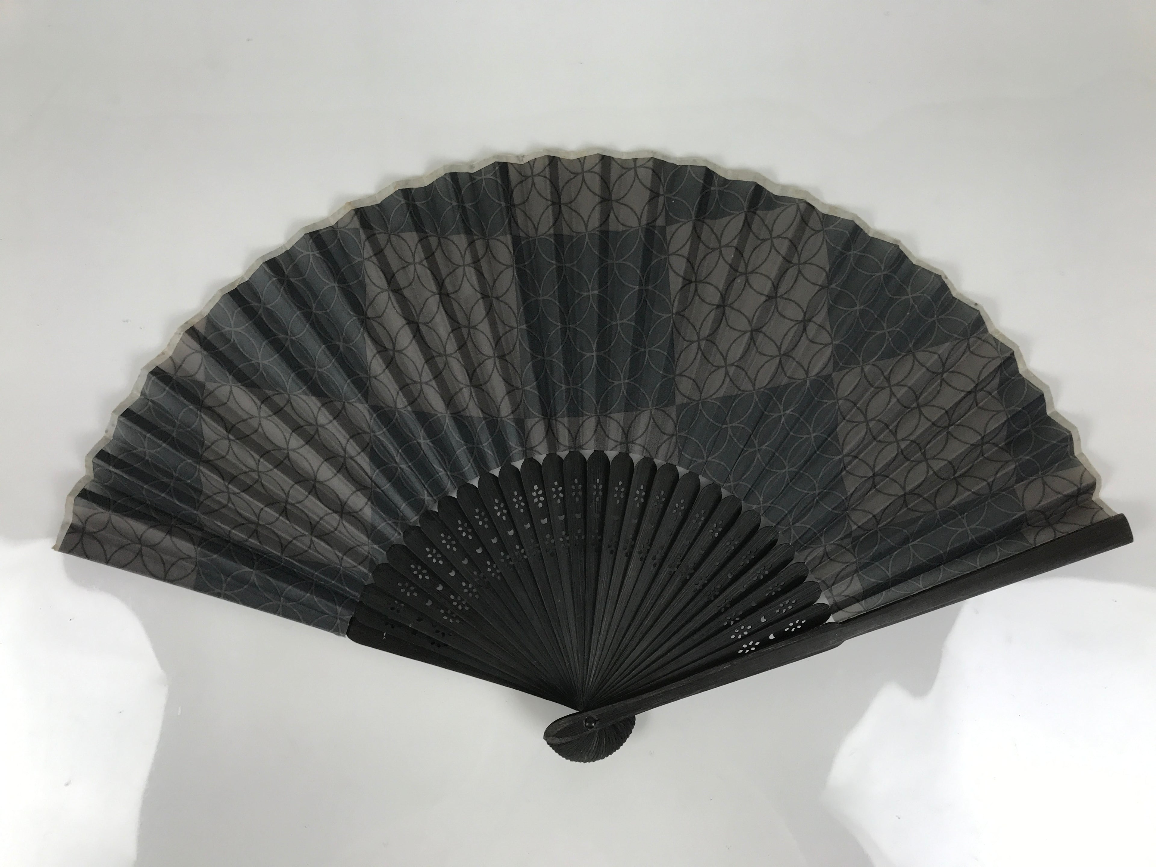Japanese Fabric Folding Fan Vtg Sensu Bamboo Frame Black Shippo Pattern 5D82-AD - Fan-chidorivintage.com