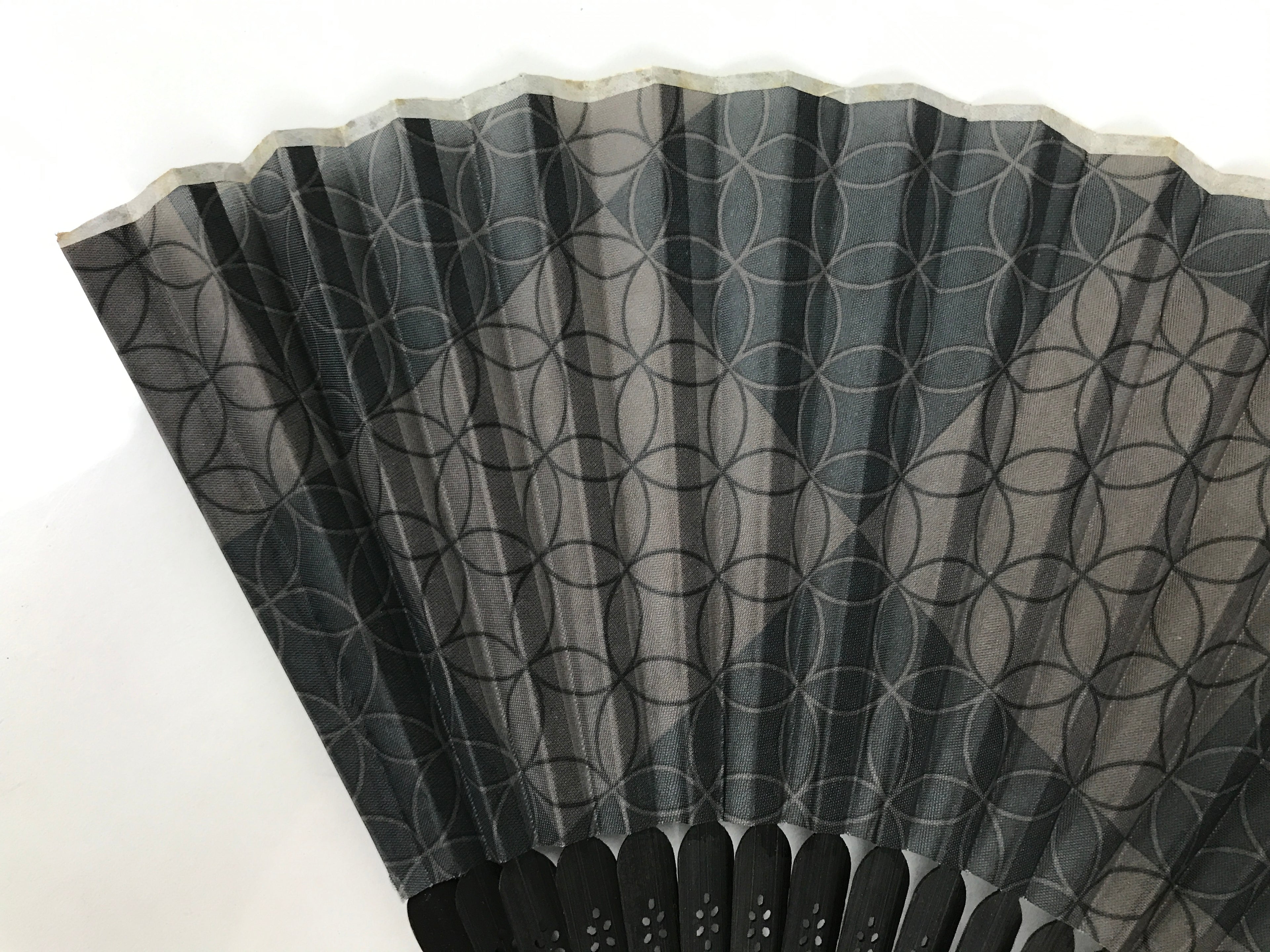Japanese Fabric Folding Fan Vtg Sensu Bamboo Frame Black Shippo Pattern 5D82-AD - Fan-chidorivintage.com