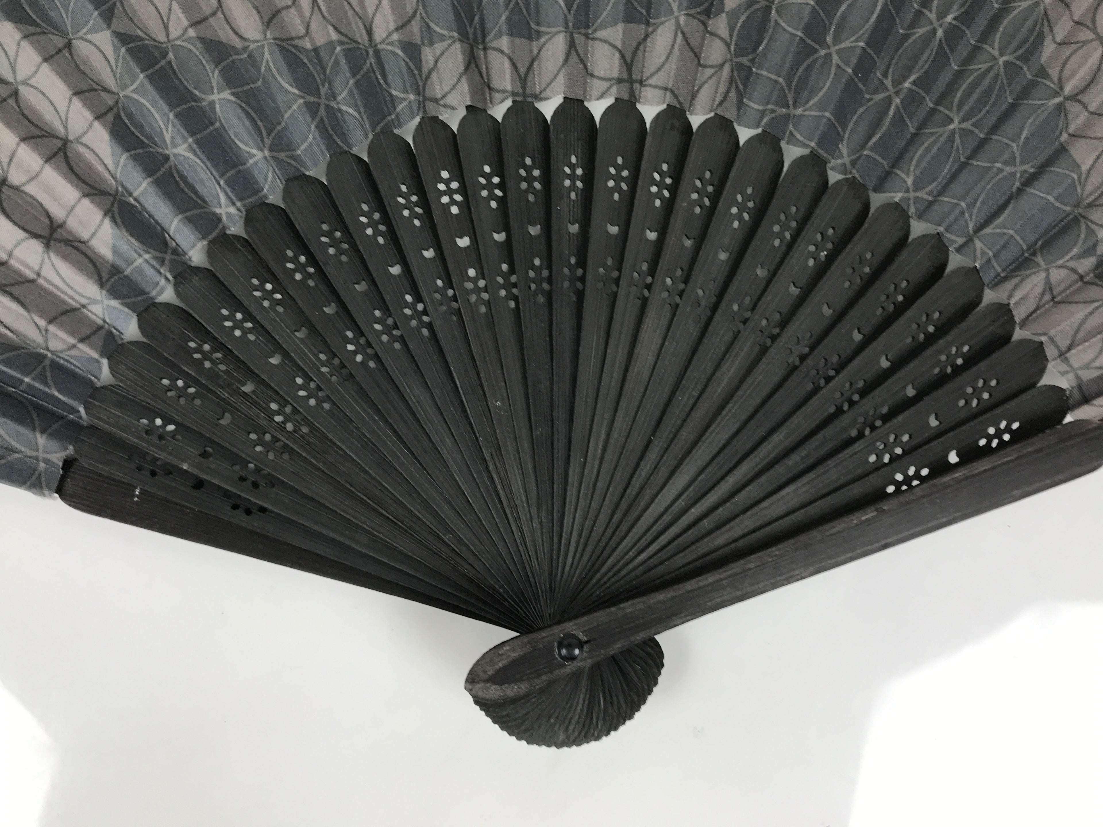 Japanese Fabric Folding Fan Vtg Sensu Bamboo Frame Black Shippo Pattern 5D82-AD - Fan-chidorivintage.com