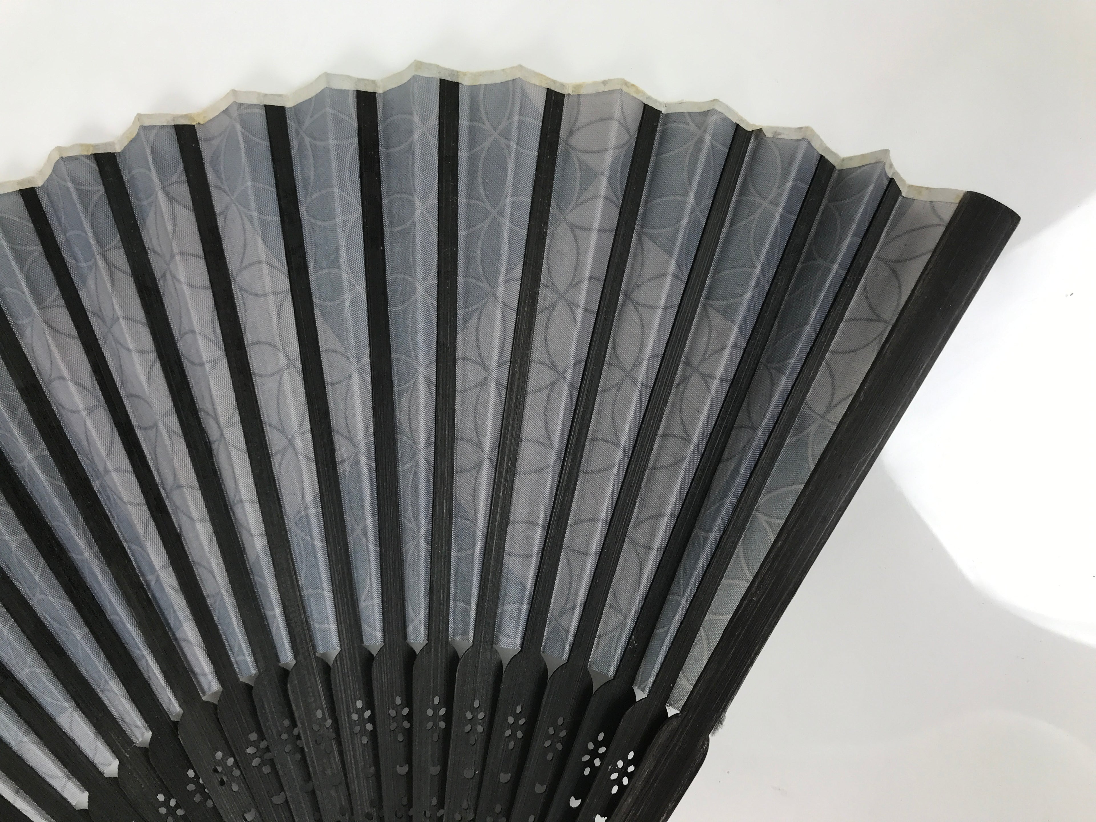 Japanese Fabric Folding Fan Vtg Sensu Bamboo Frame Black Shippo Pattern 5D82-AD - Fan-chidorivintage.com