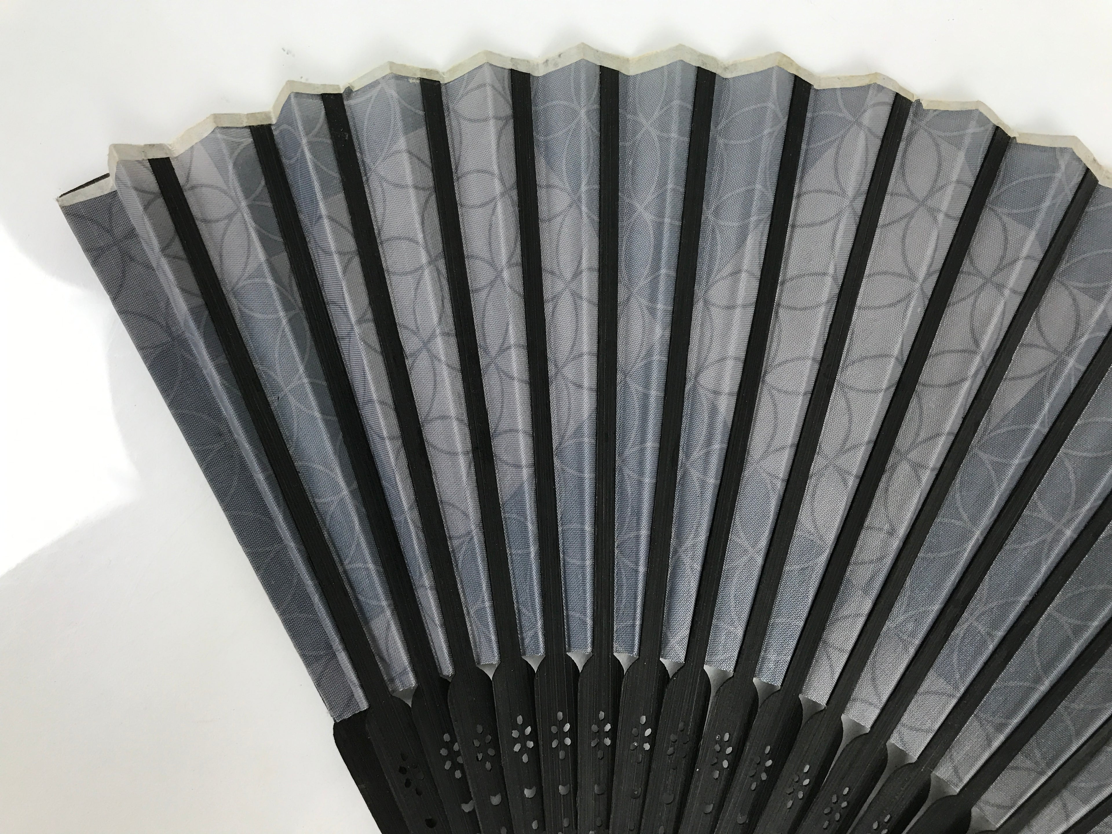 Japanese Fabric Folding Fan Vtg Sensu Bamboo Frame Black Shippo Pattern 5D82-AD - Fan-chidorivintage.com